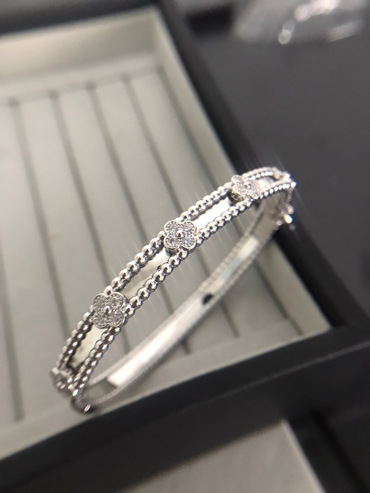 X5Q85VC81K  Popular Bracelets