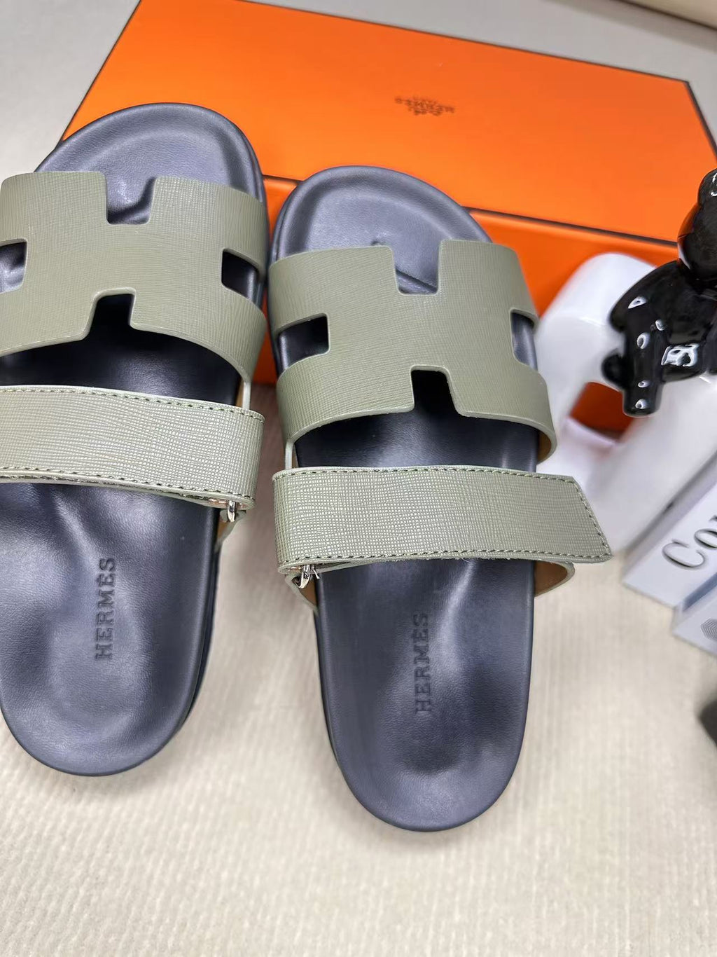 Z2Q55H28 Popular leather shoes