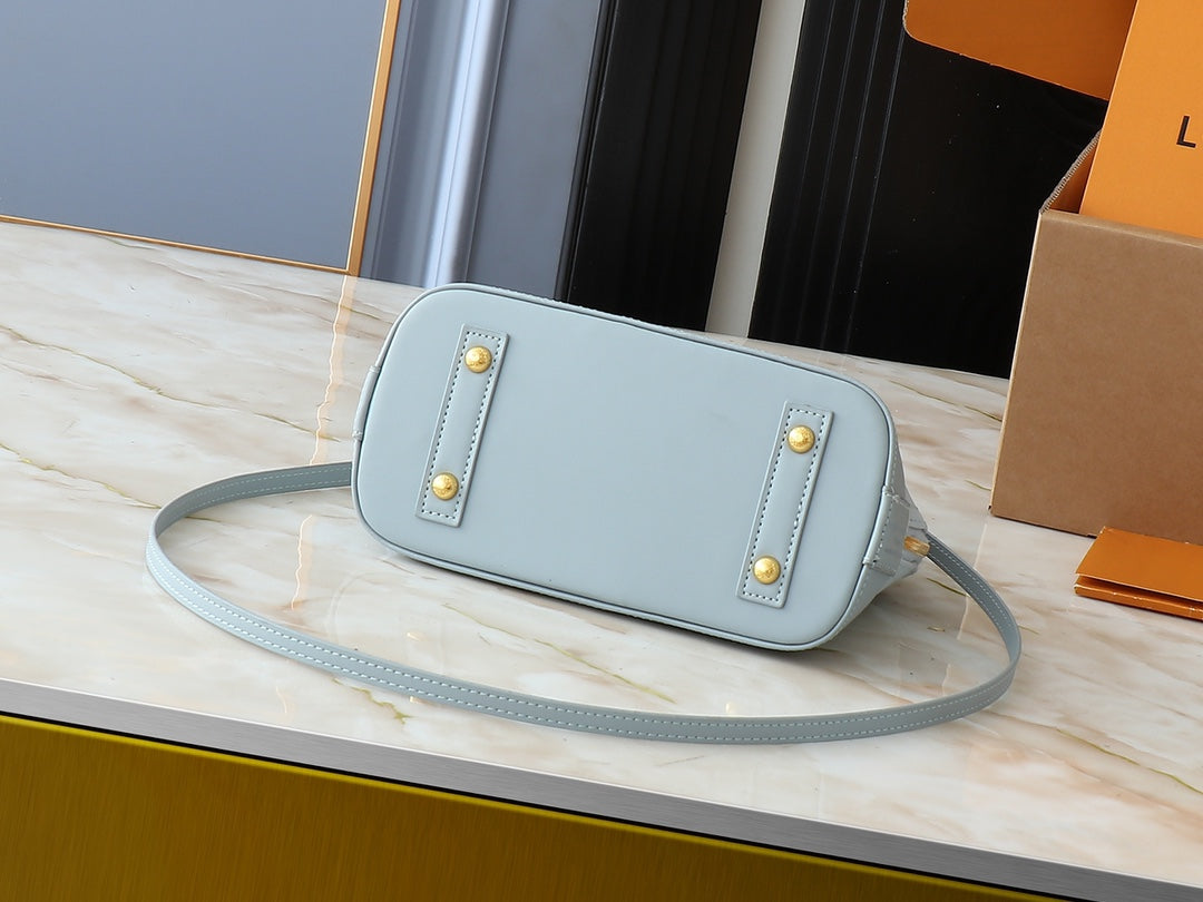 B1P46E103 Popular leather bag