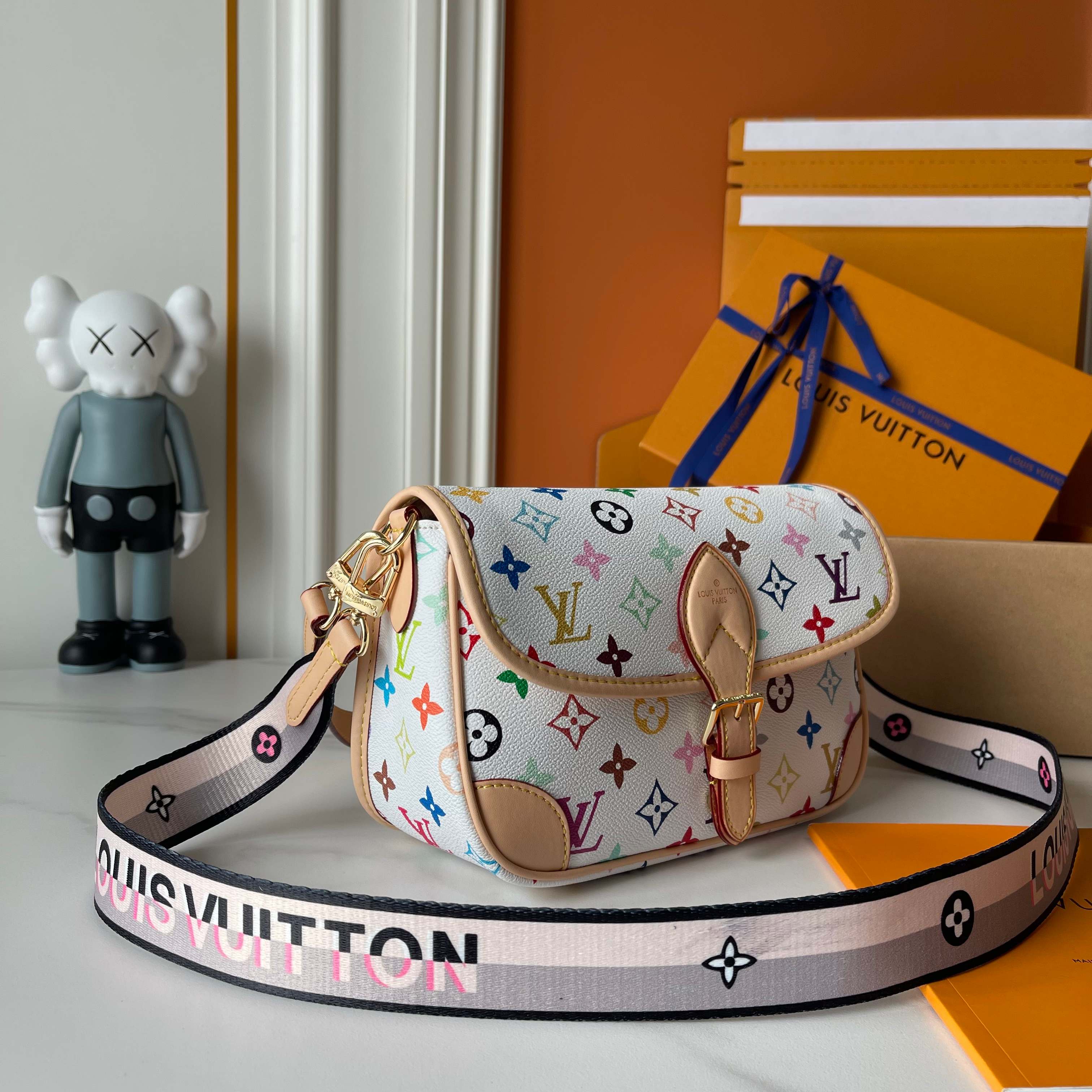 B1P36E37 Popular leather bag