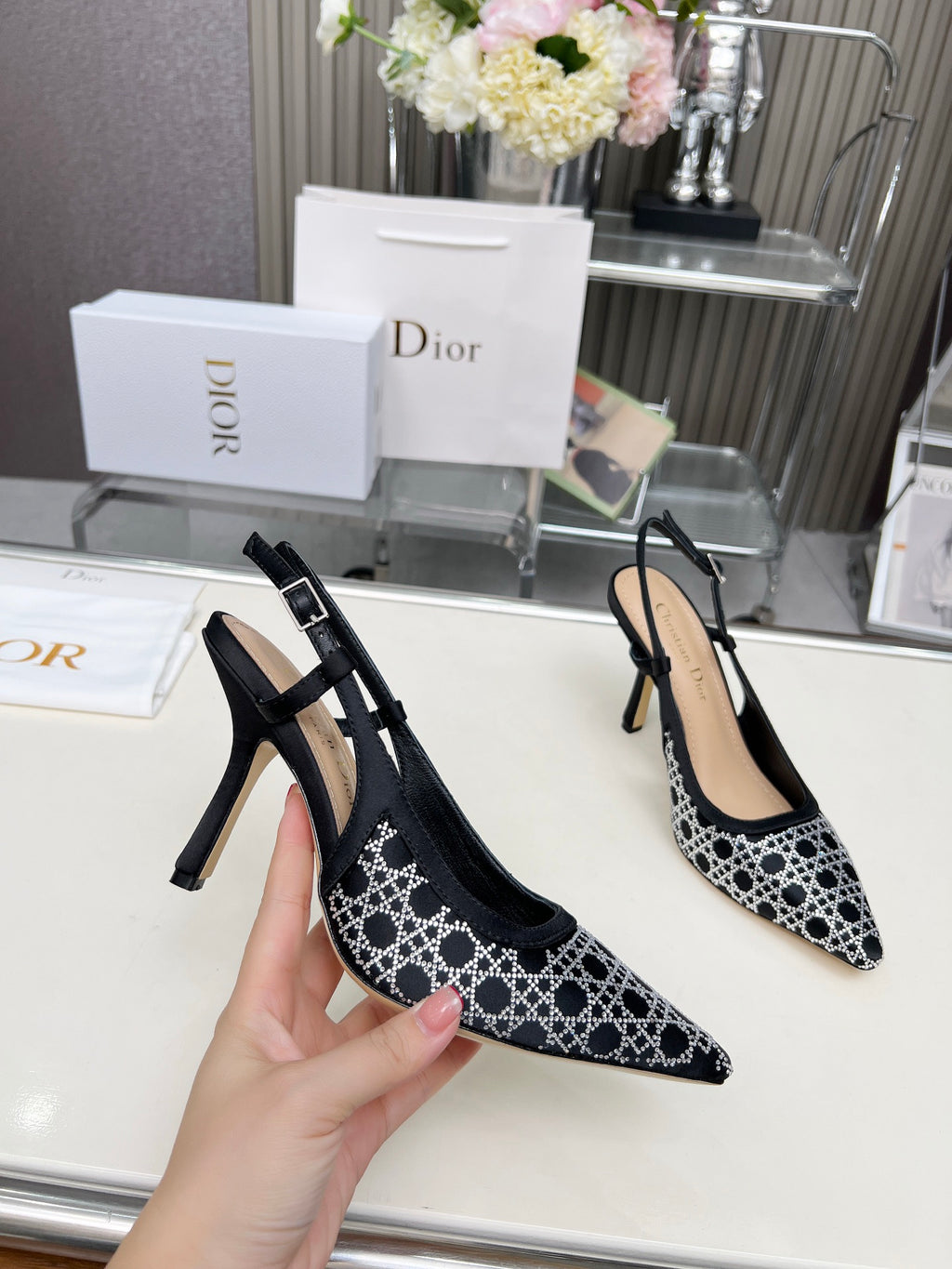 Z2Q95D116 Popular high-quality leather  High heels