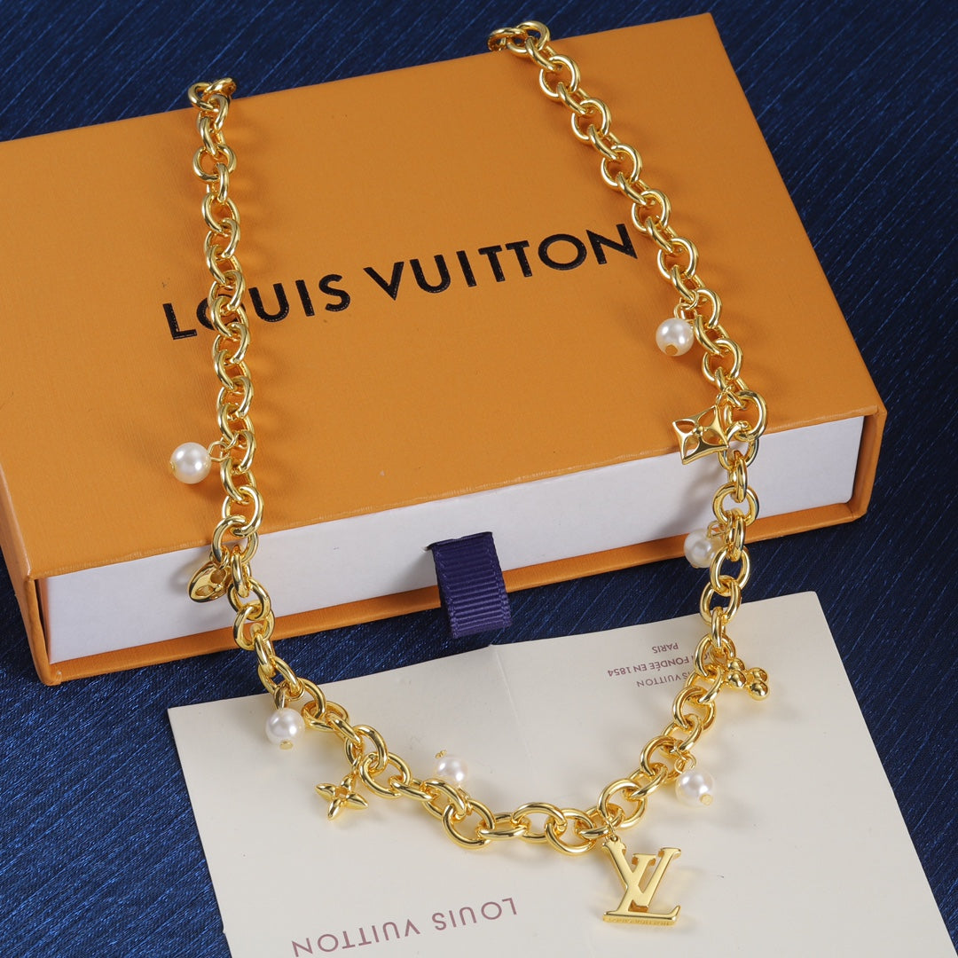X1R75E32X Popular   Necklaces .