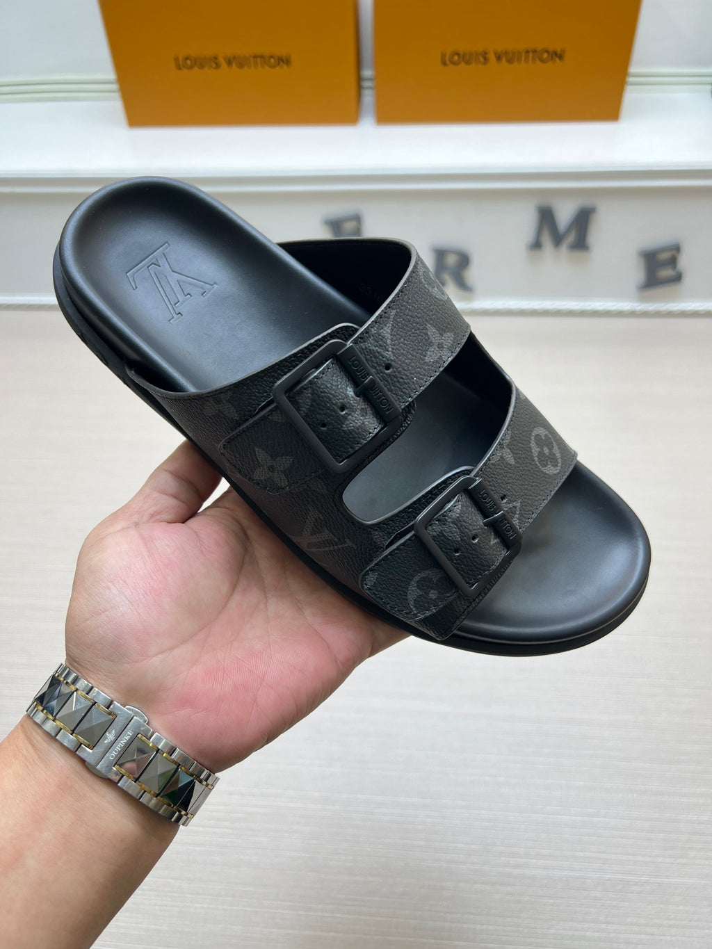 Z5ZE56 Popular slippers