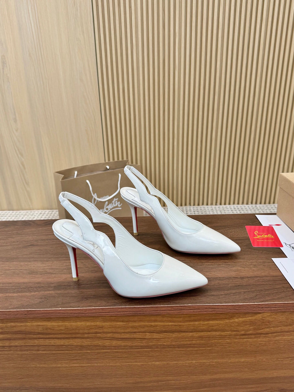 Z2N75A5  Popular leather High heels