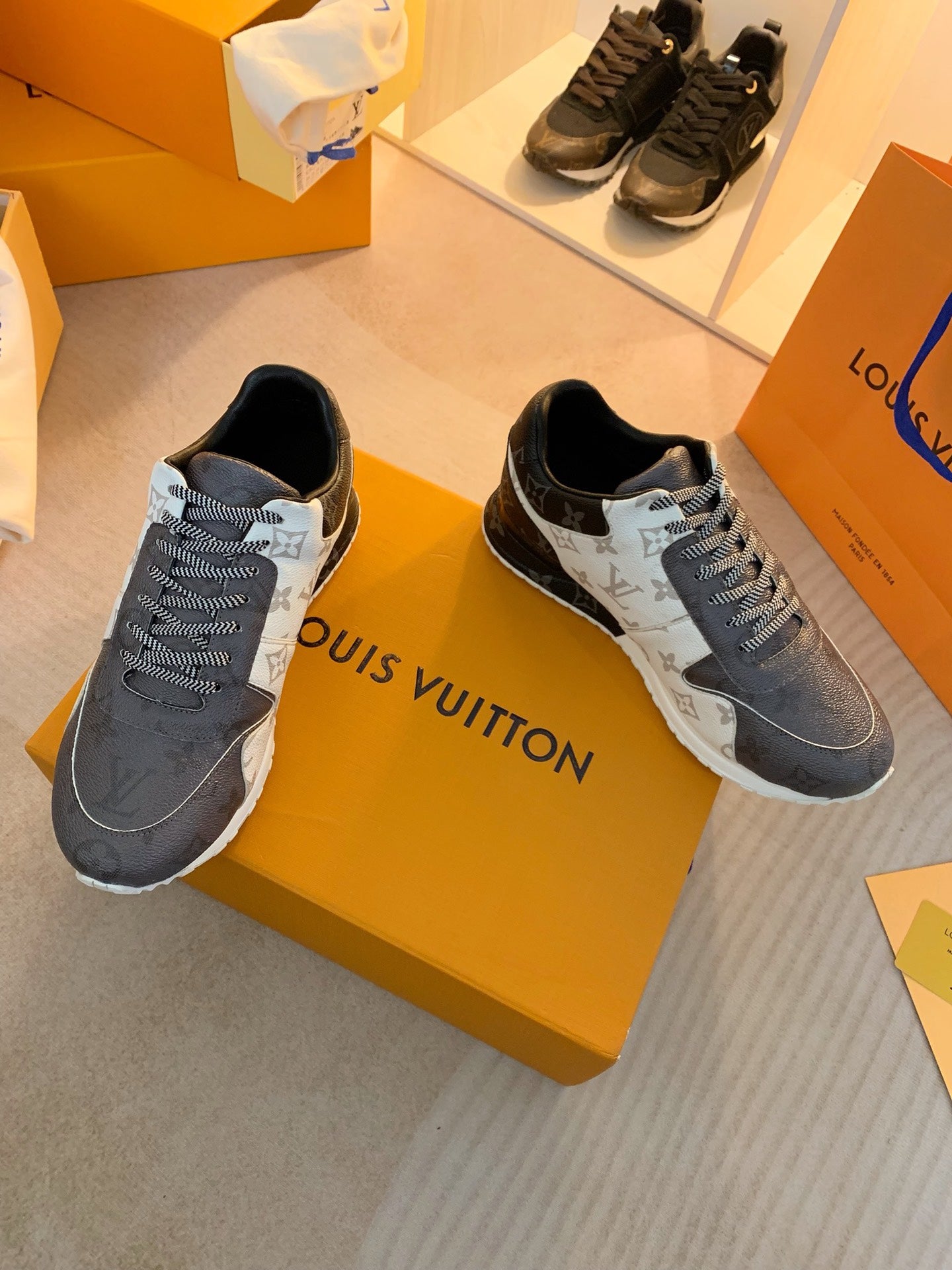 Z2Q95E103  Popular high-quality  shoes