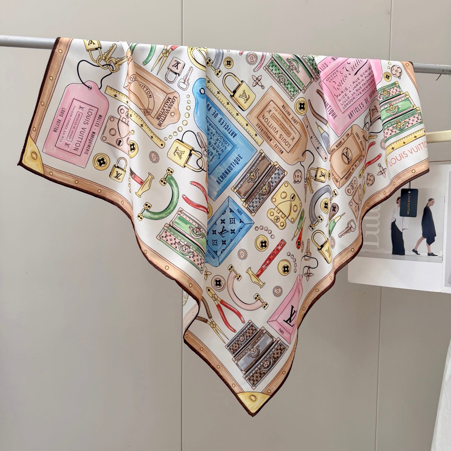 W1N36E18 Popular Silk Scarve