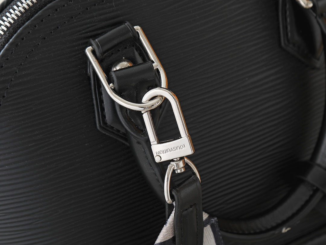 B1P46E102 Popular leather bag