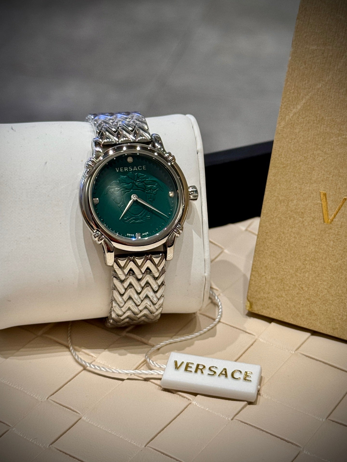 L1R36V76 Popular Watches