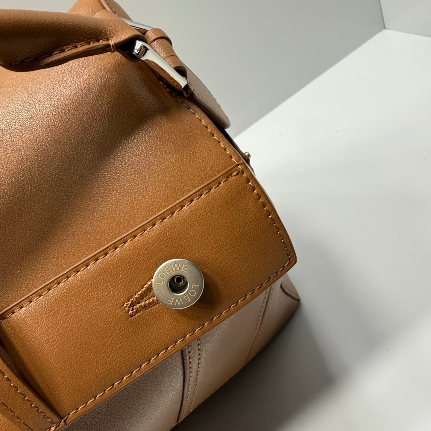 B1R46A12 Popular leather bag