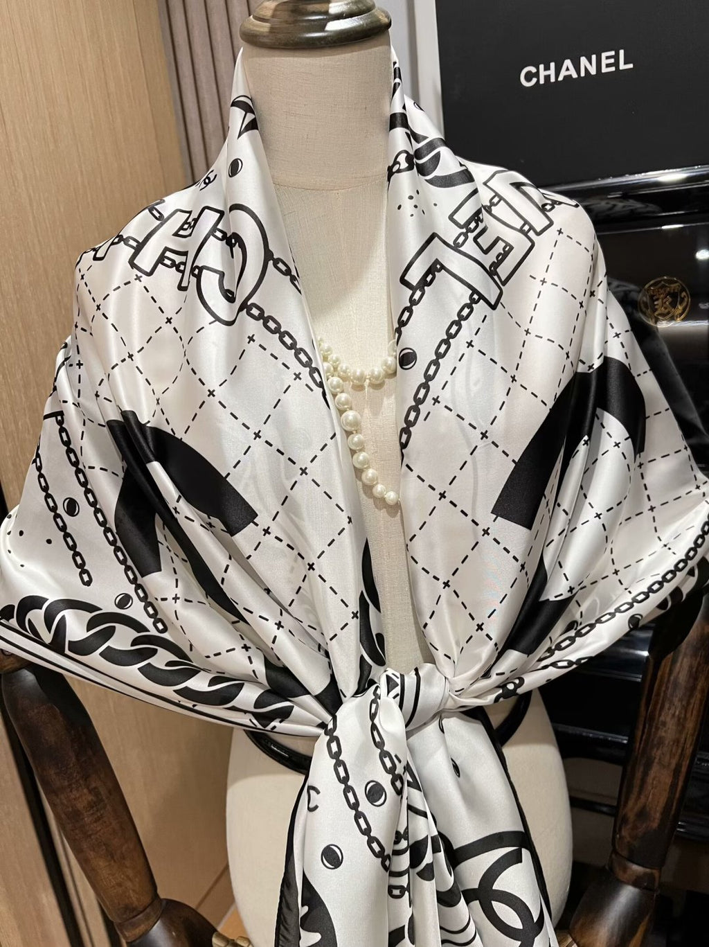 W1N55C75 Popular Silk Scarve