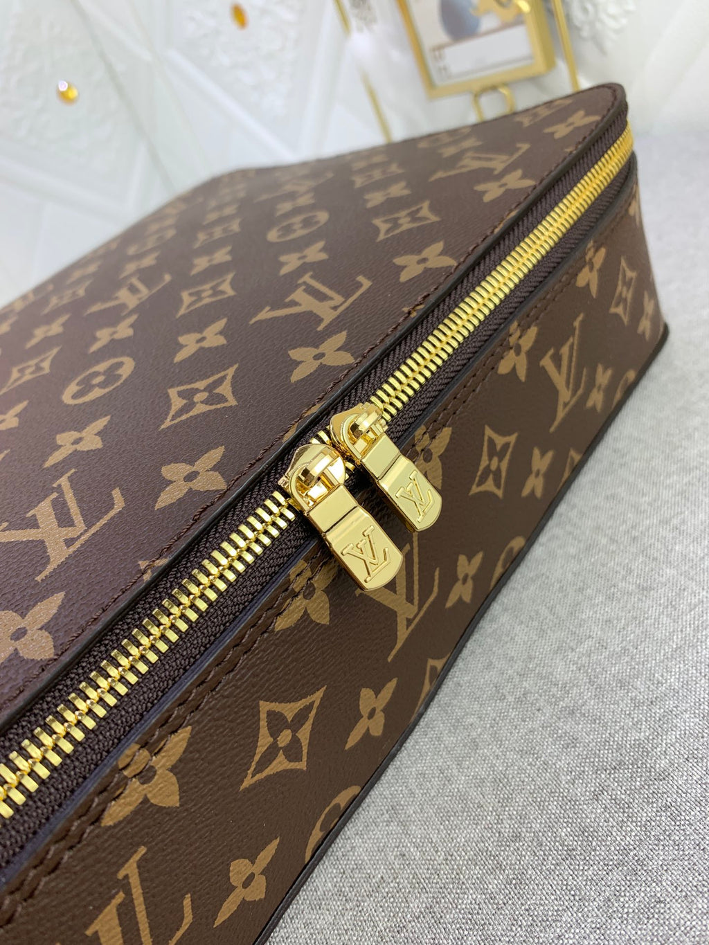 B1X34E272 Popular  leather bag 