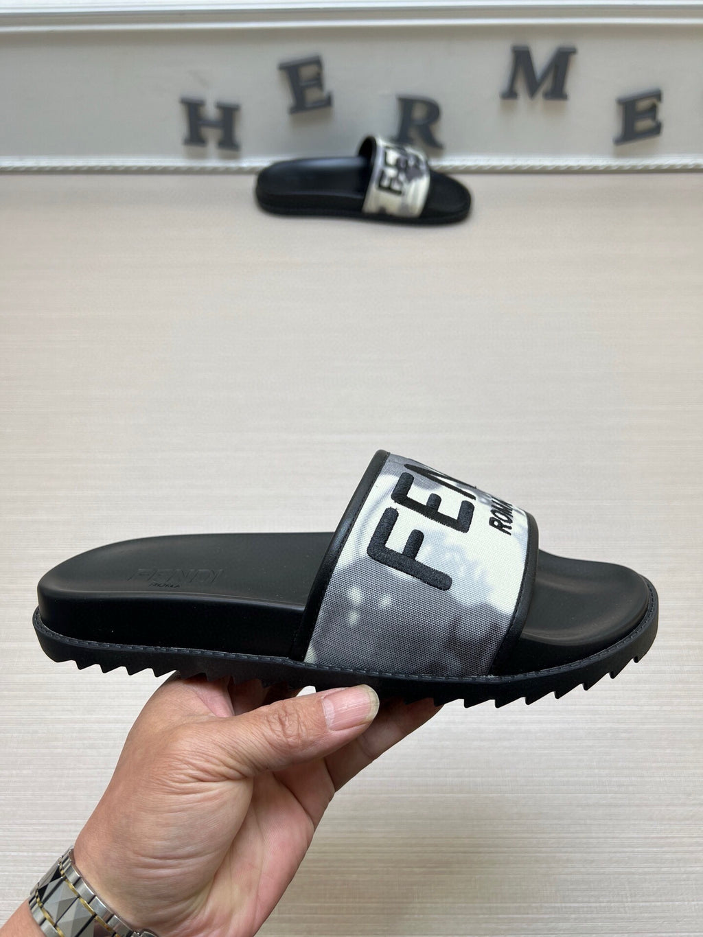 Z5ZF24 Popular slippers