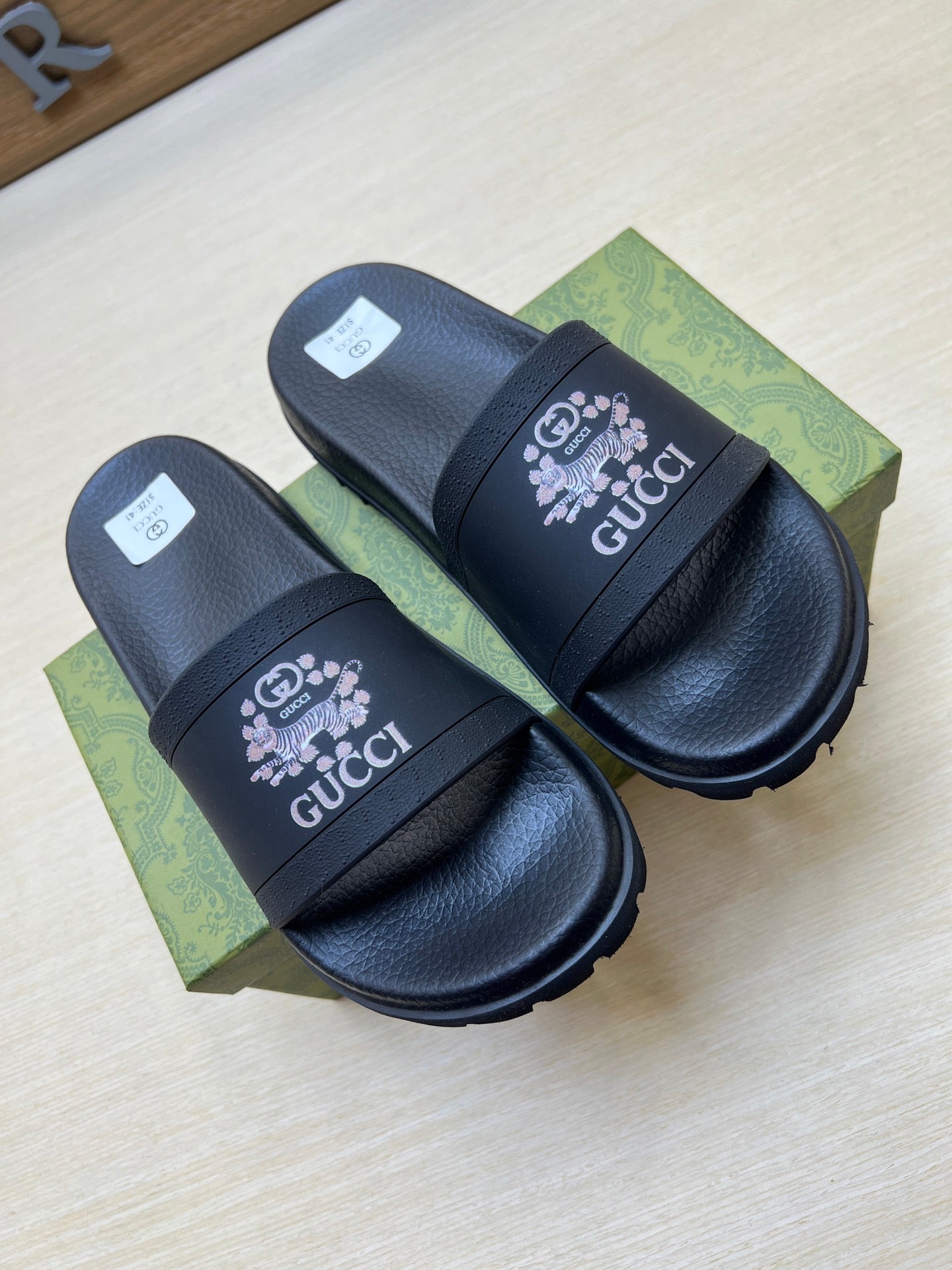 Z5R66B29 Popular Slippers