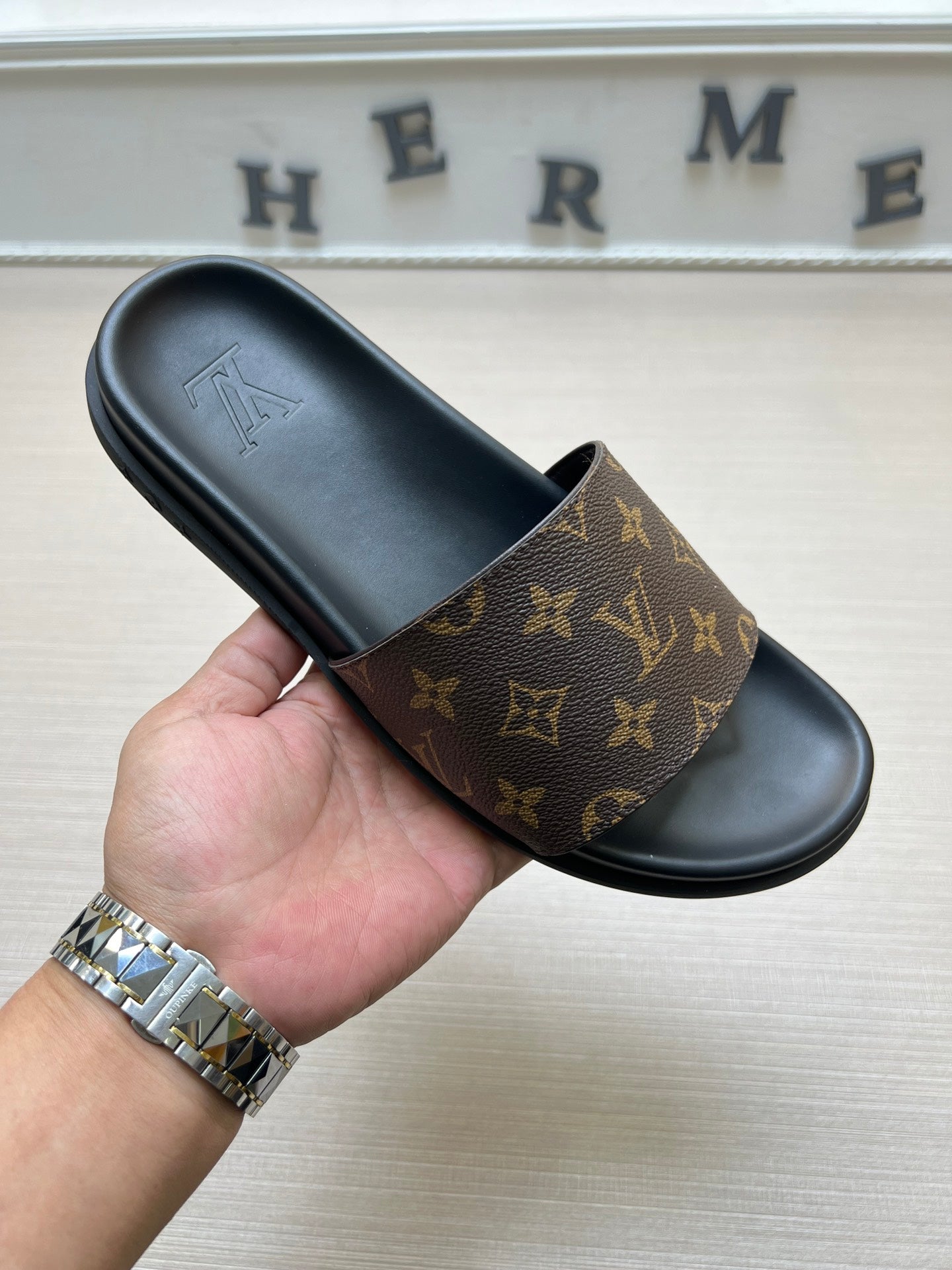 Z5ZE57 Popular slippers