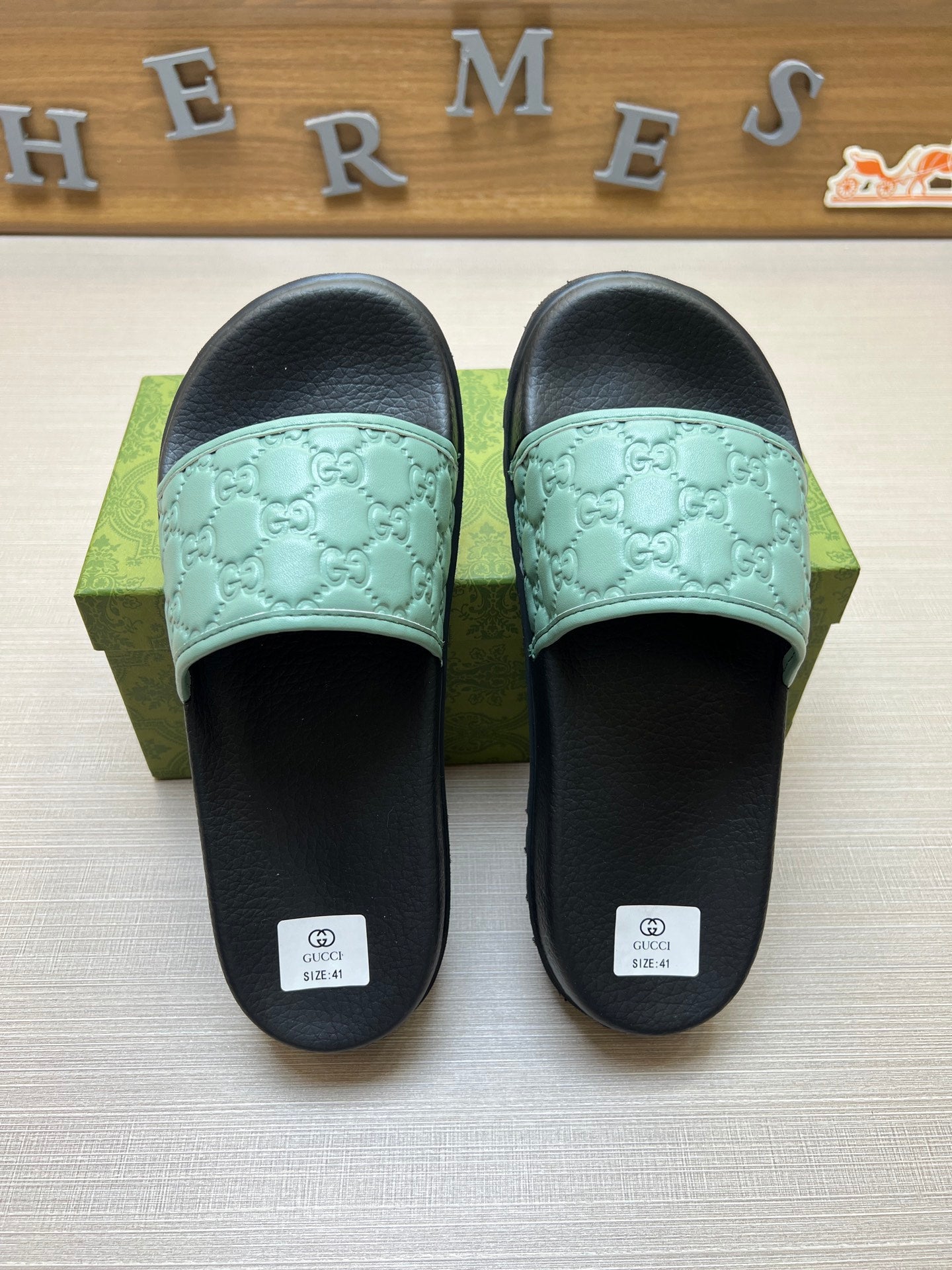 Z5X76B5  Popular slippers