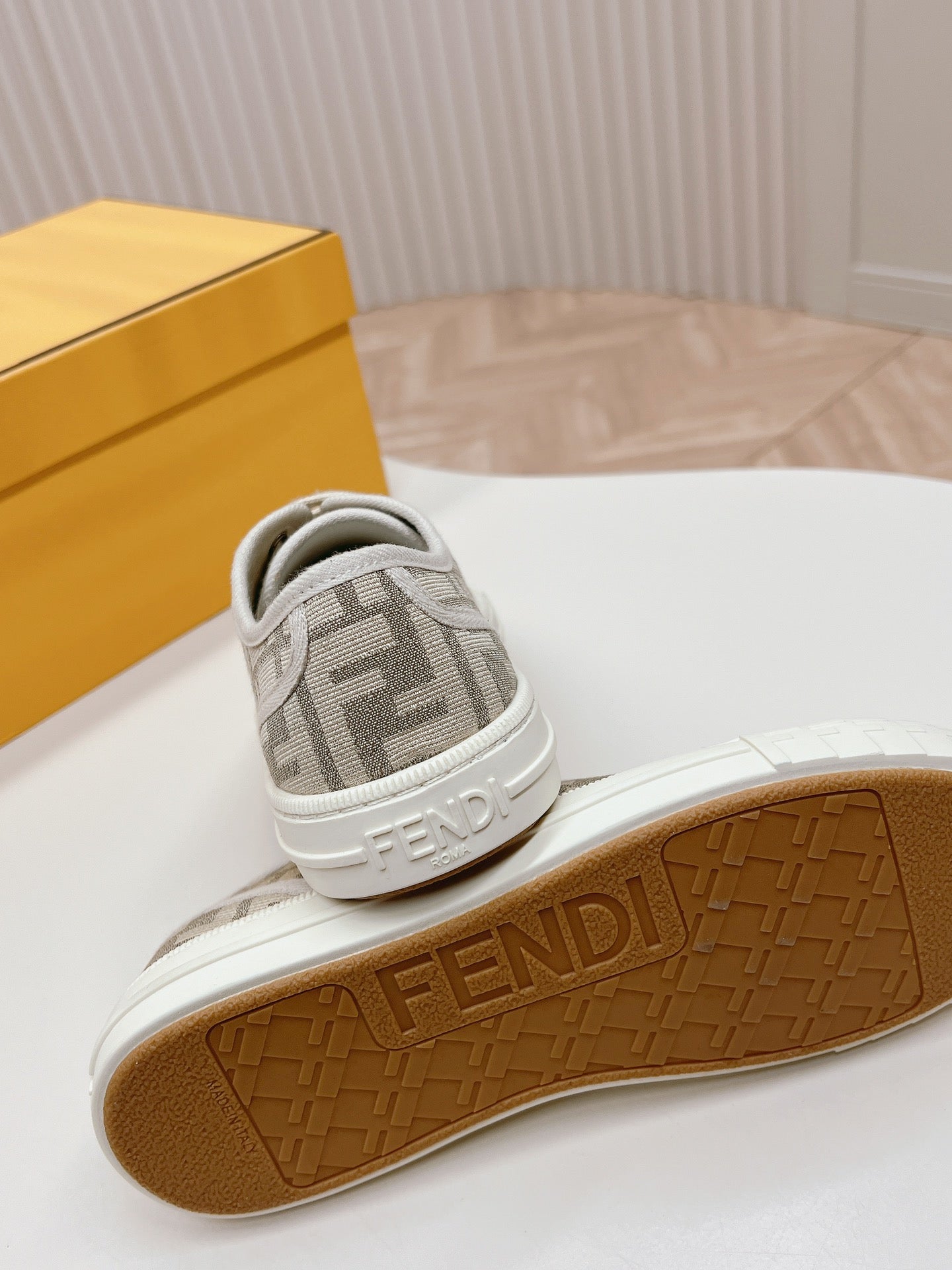 Z2Q105F423 Popular high-quality Shoes