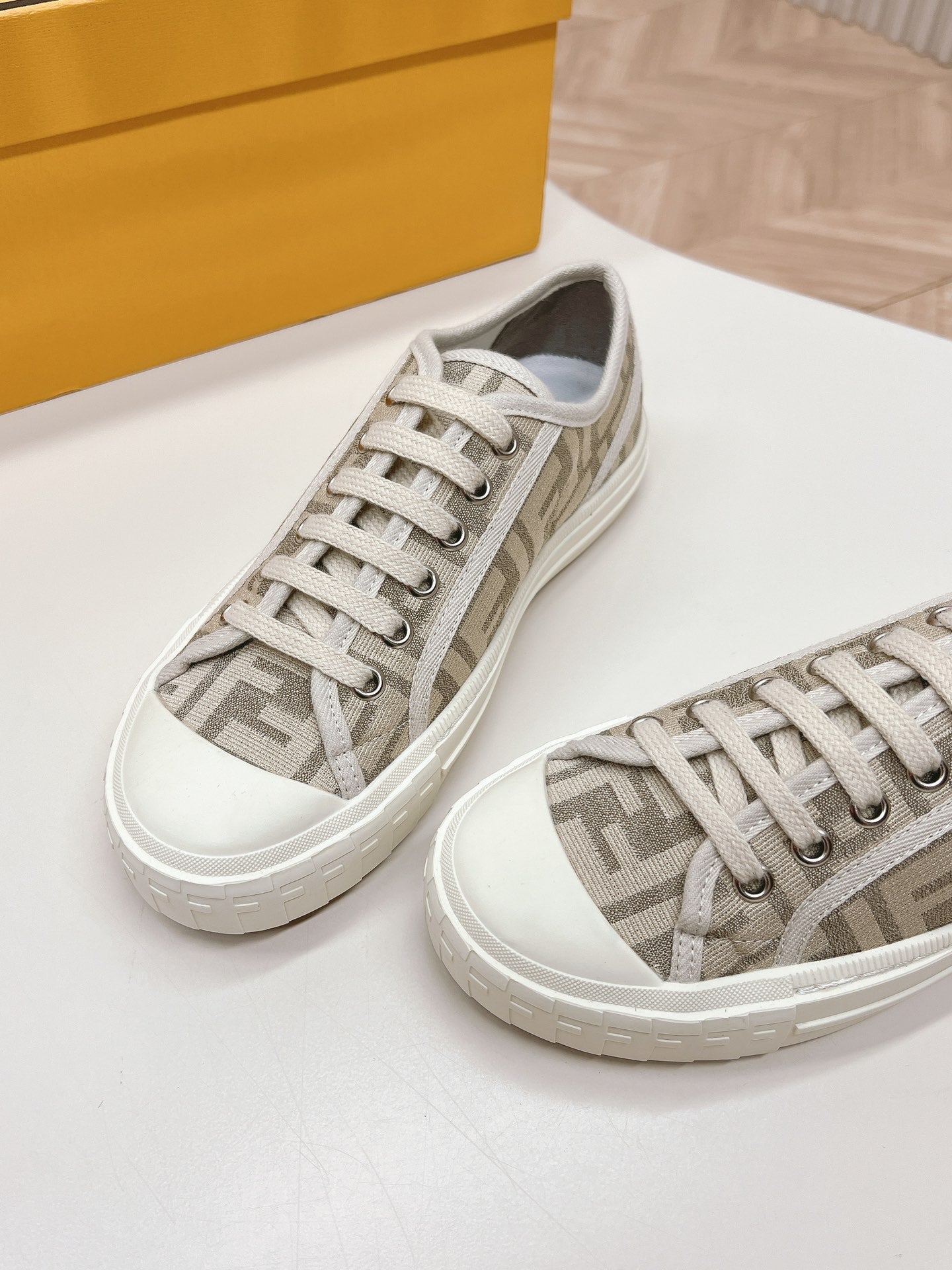 Z2Q105F423 Popular high-quality Shoes