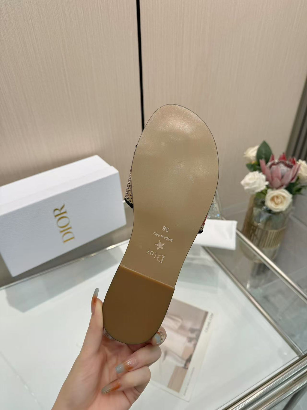 Z2Z85D67  Popular Peather Slippers