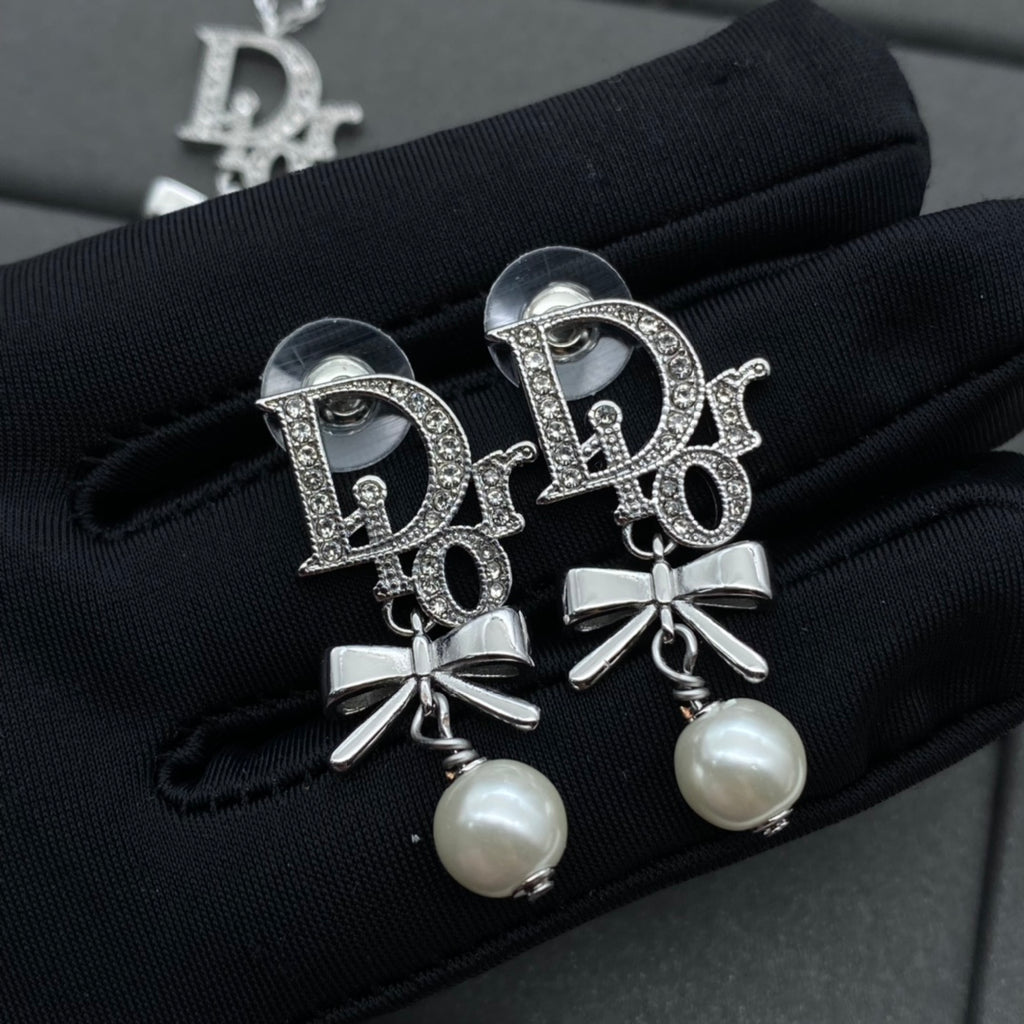 X1Q85D136X Popular Necklace. Earrings