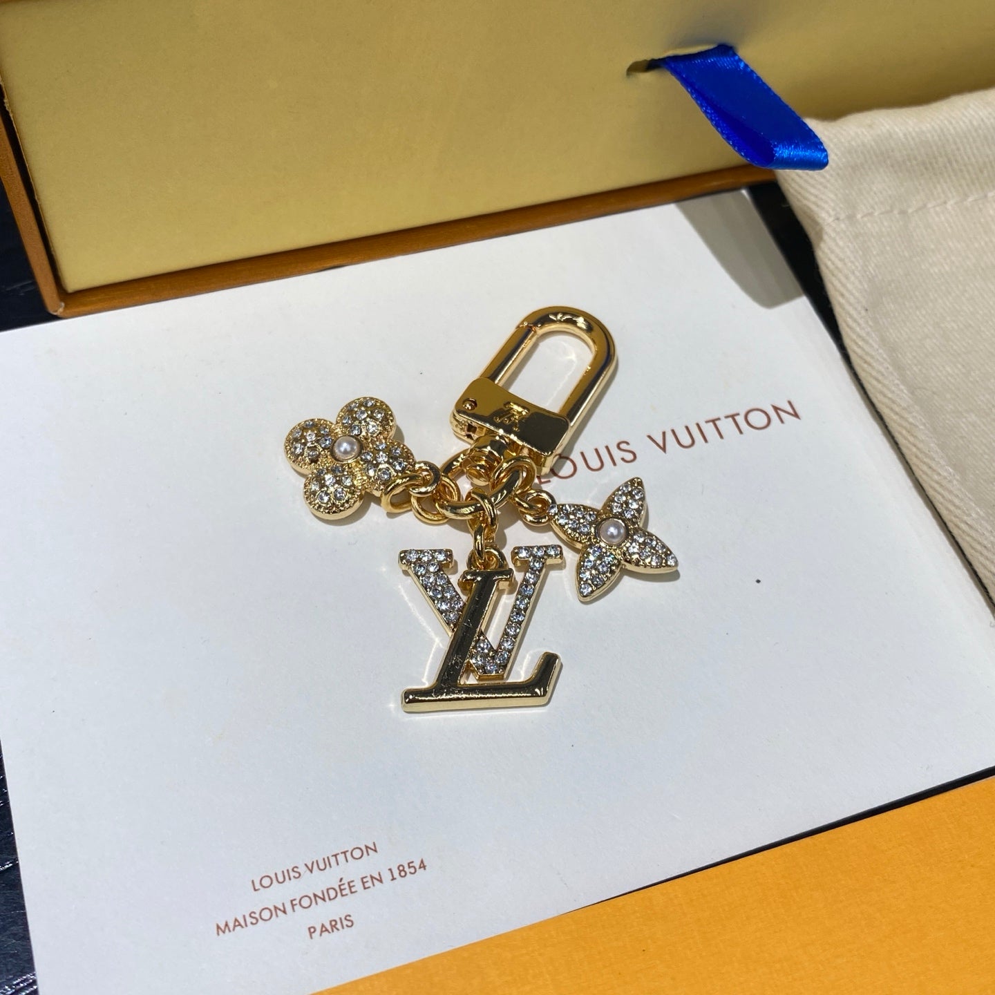 A1Z105E101 Popular bag 's charms accessories