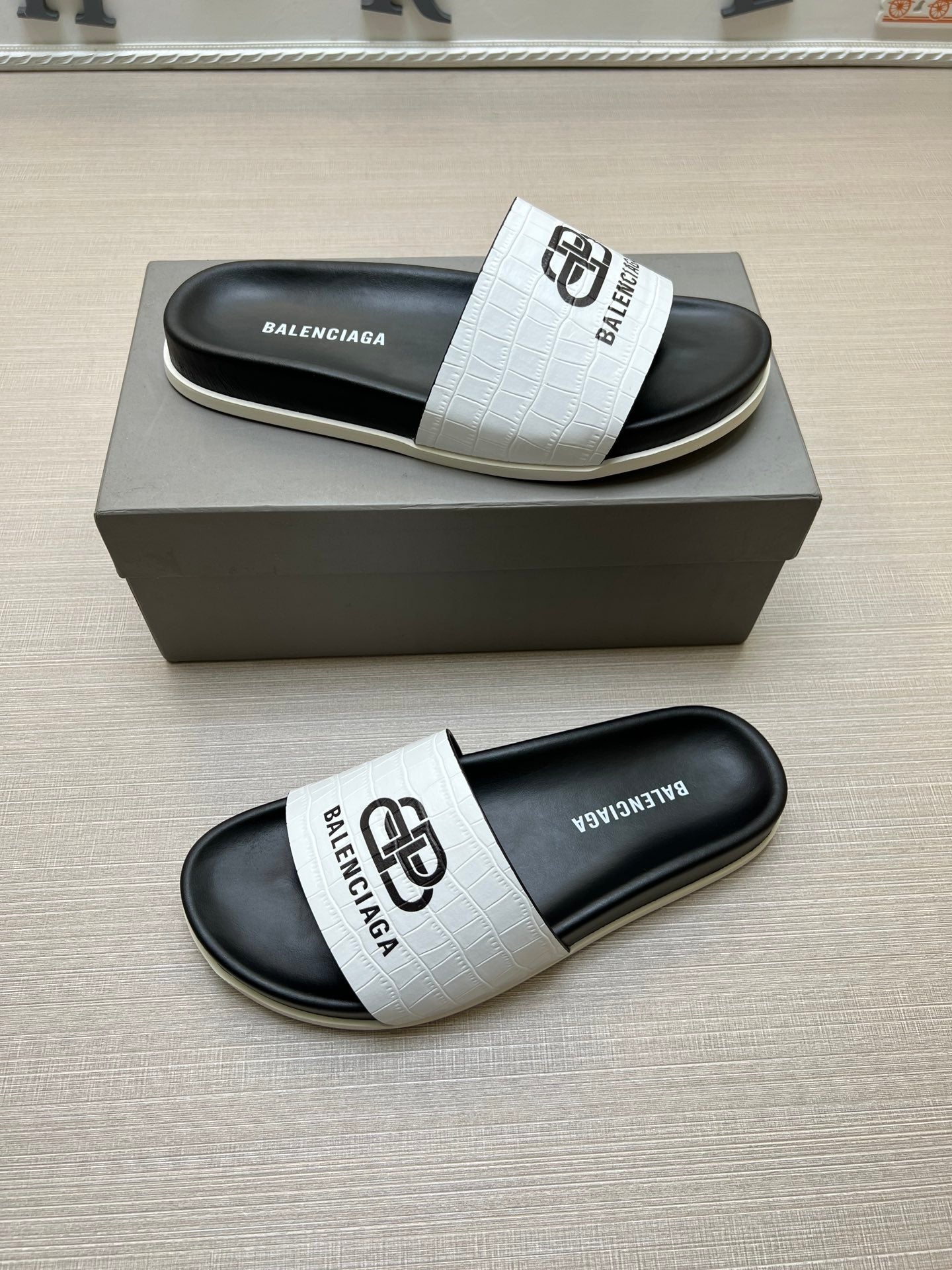Z5ZJ99 Popular slippers