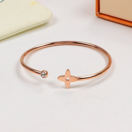 X2B60E11K  Popular Bracelets （A set contains three items）