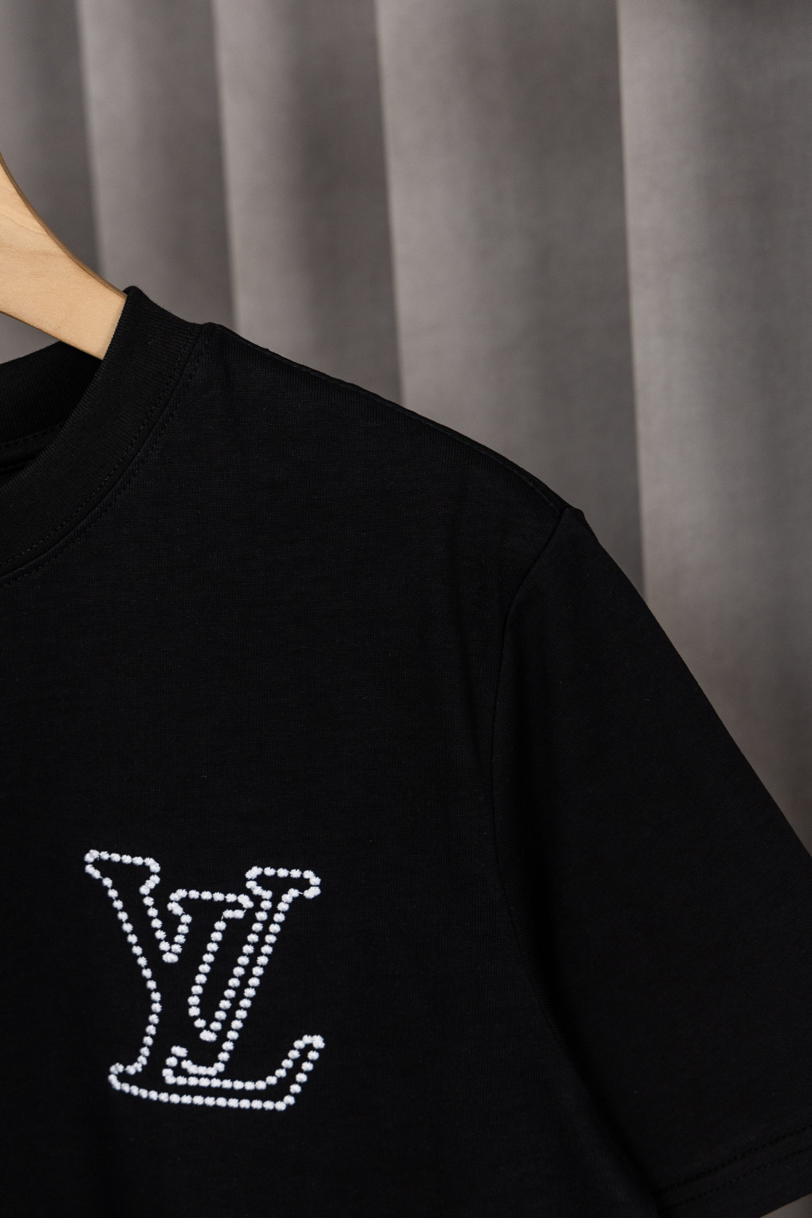 U1P36E125 Popular T-shirts