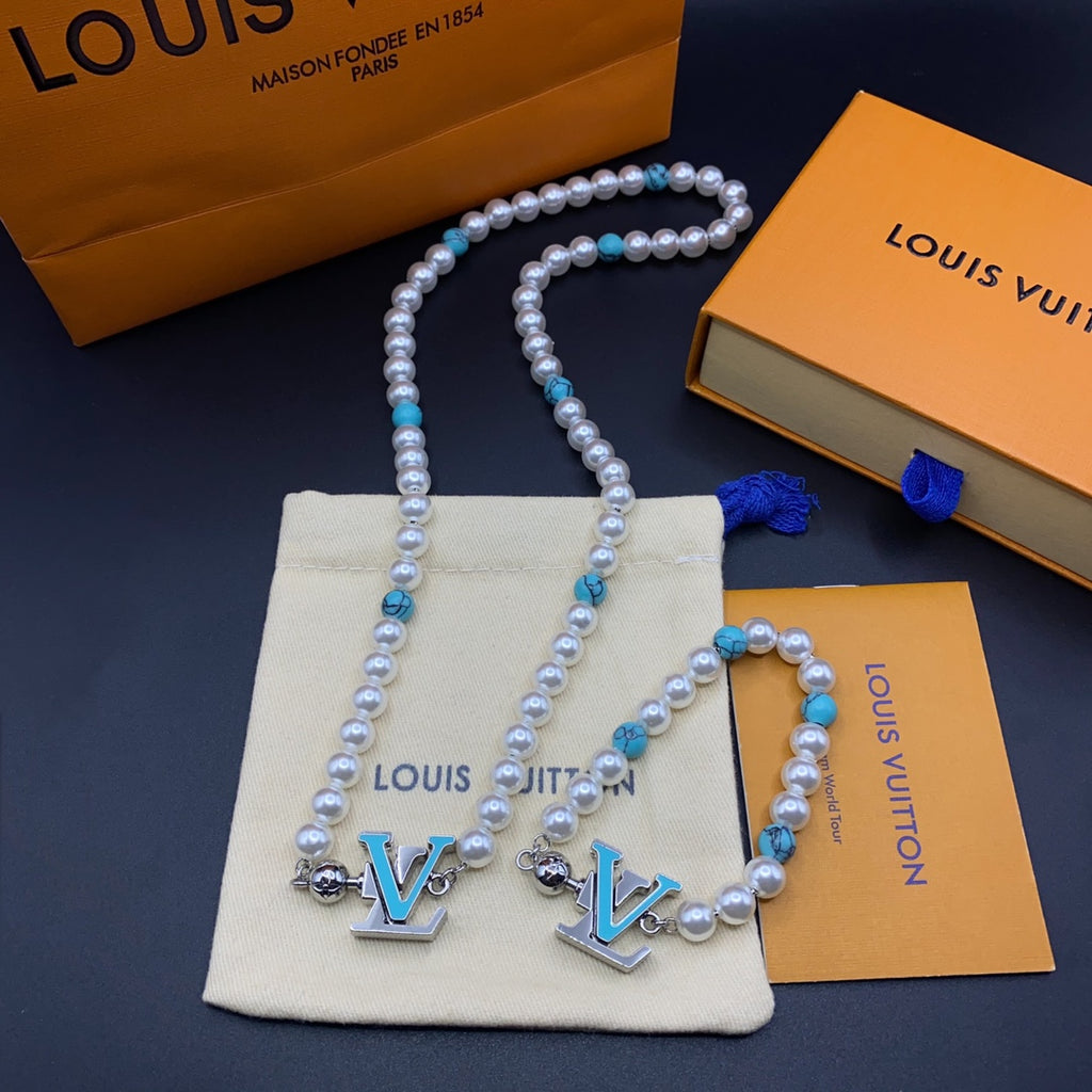 X1Q85E341X Popular Necklaces. Bracelets