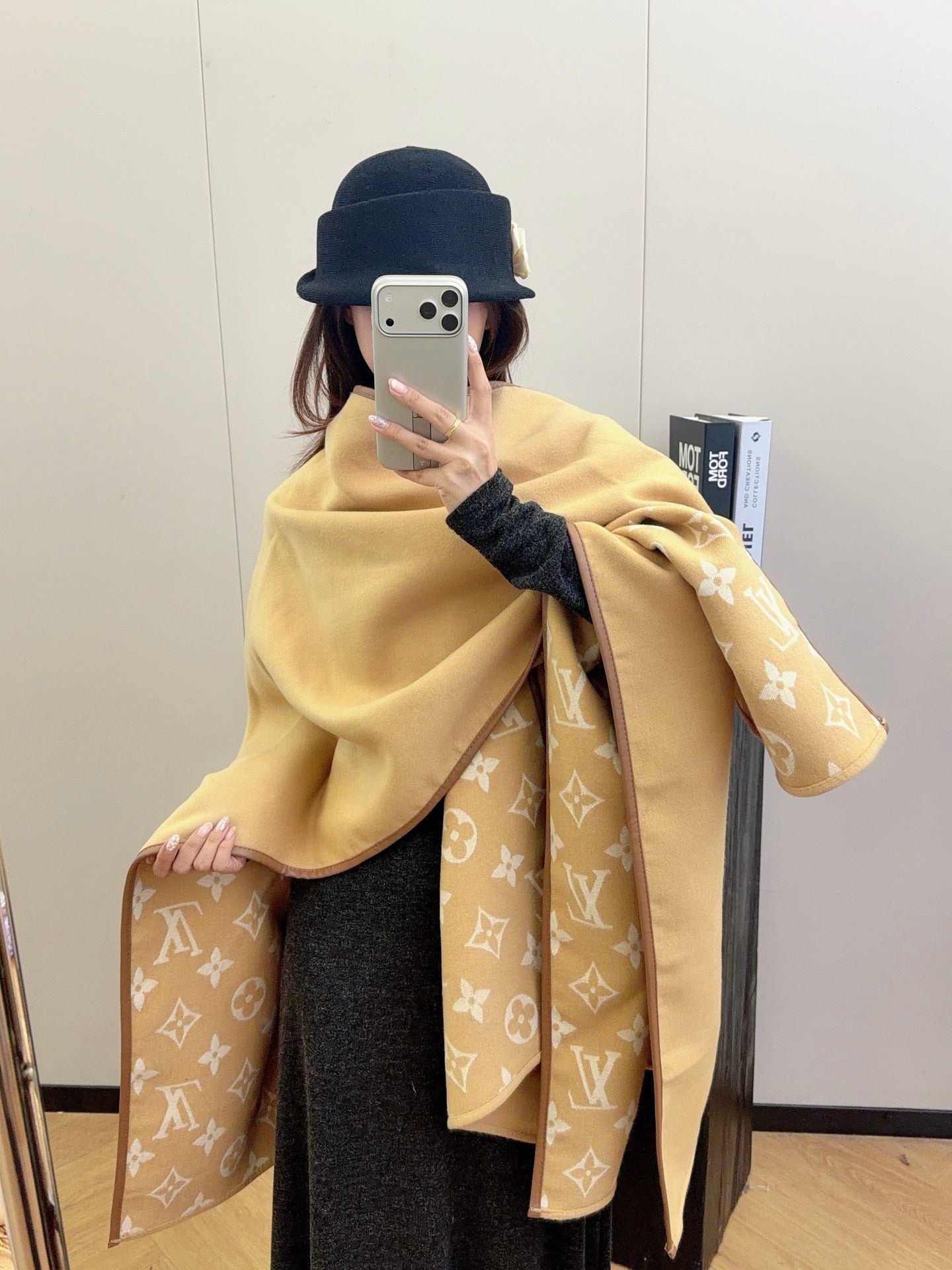 W1R86E62 Popular cape