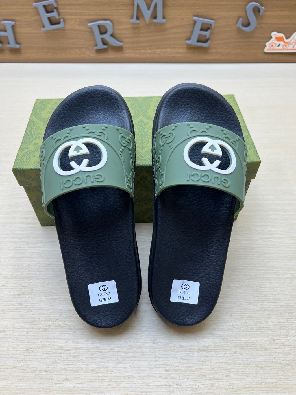Z5X76B6  Popular slippers