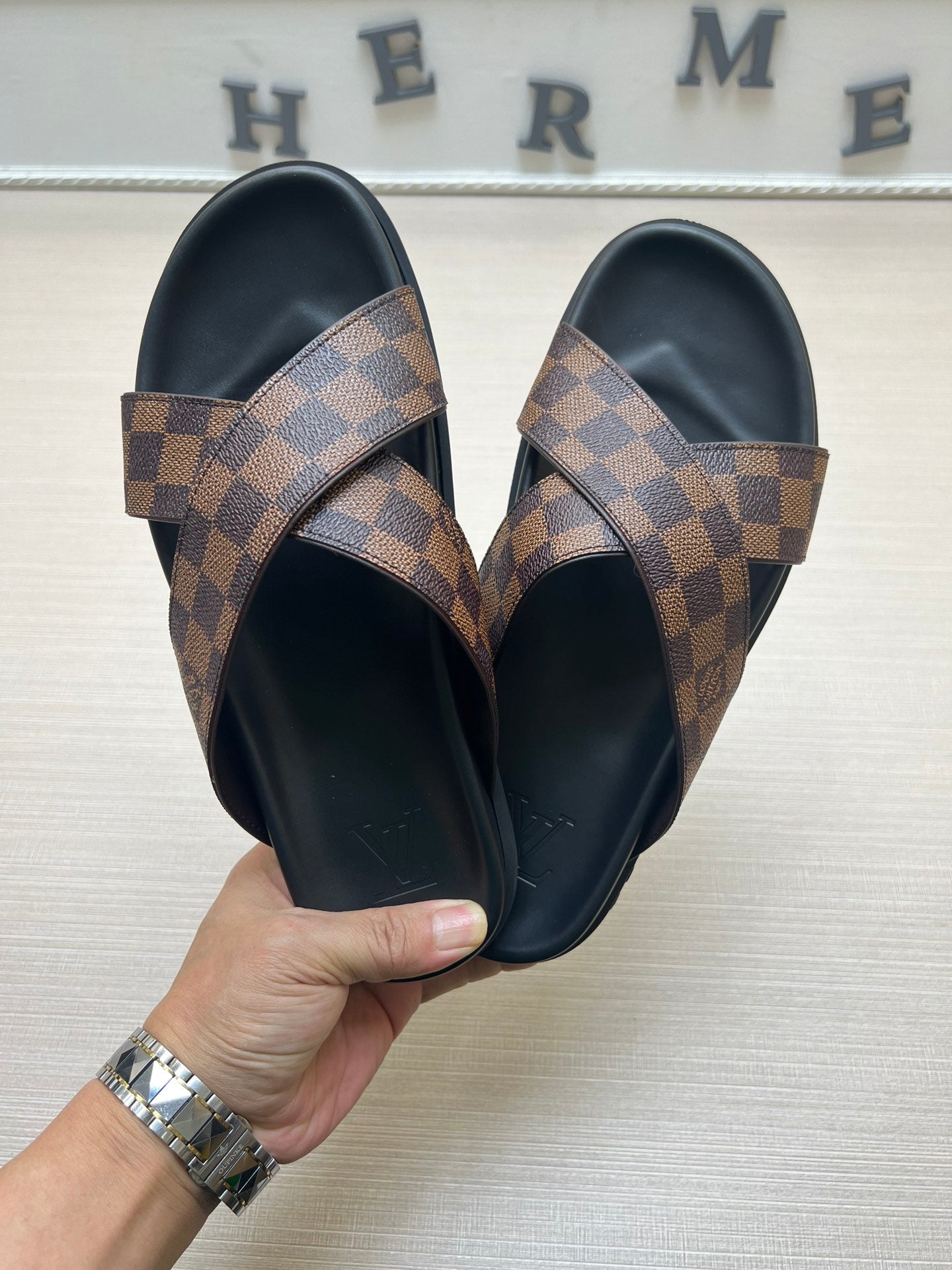 Z5ZE60 Popular slippers
