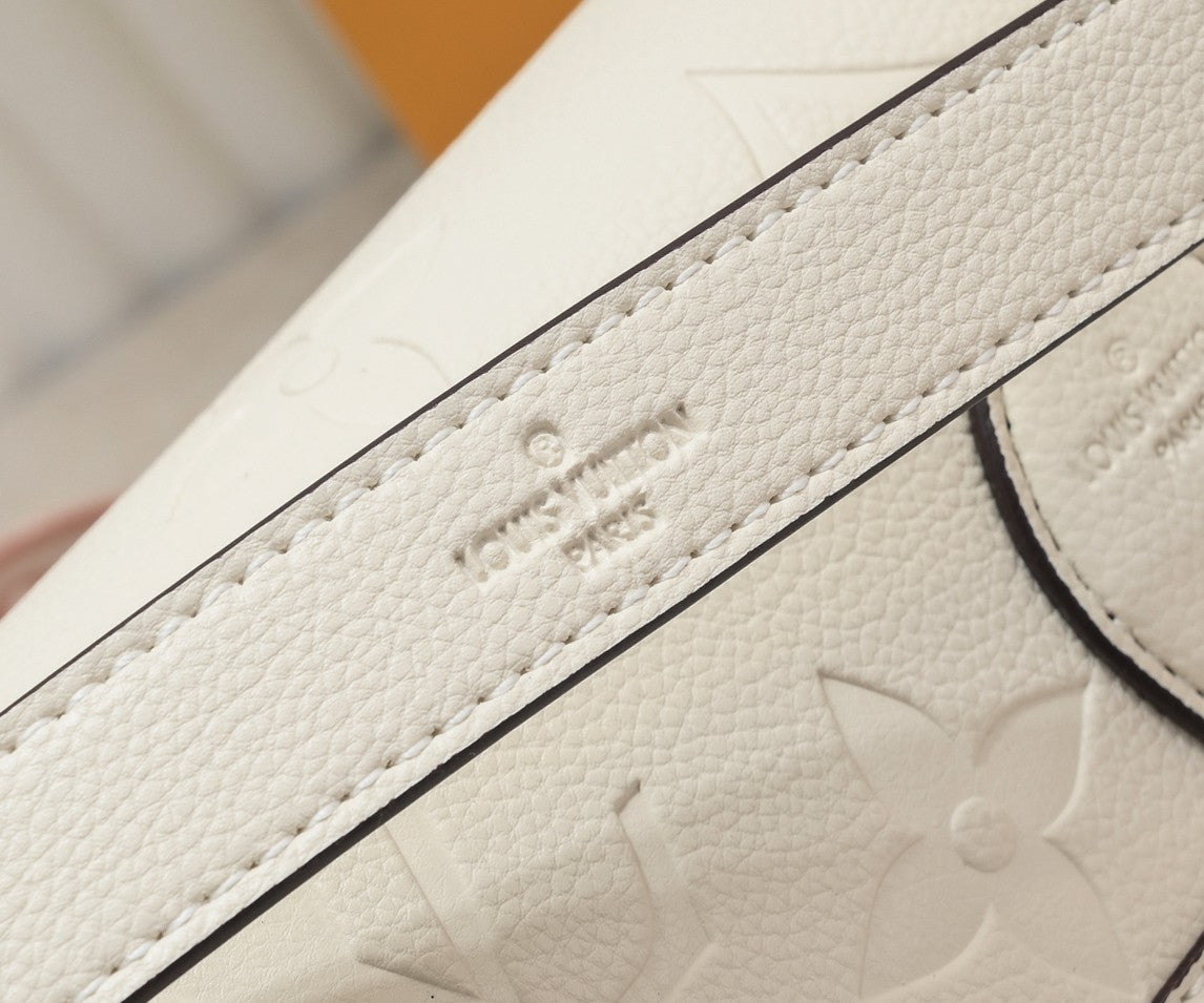 B1P36E40 Popular leather bag