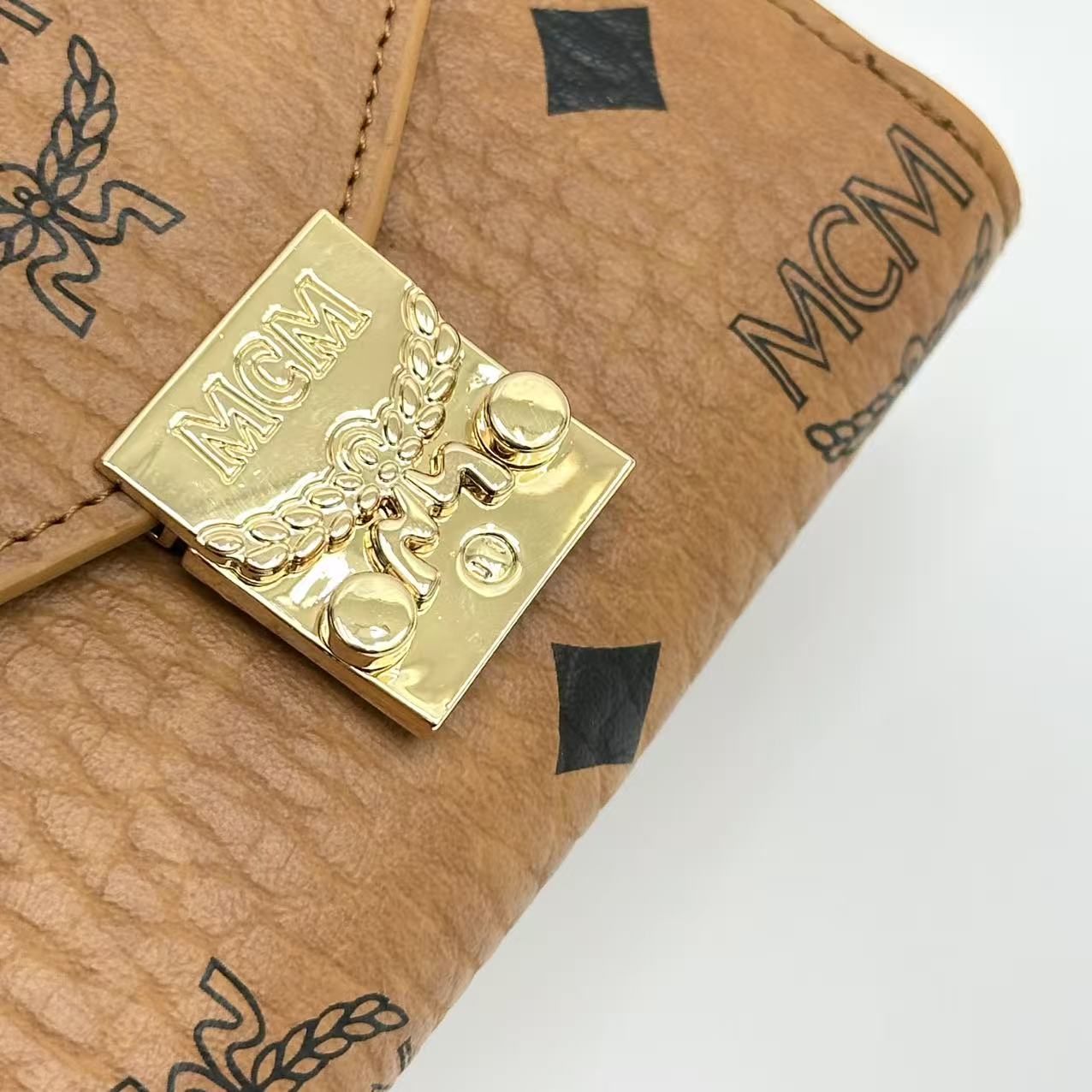 B1N36M13 Popular leather  Wallets