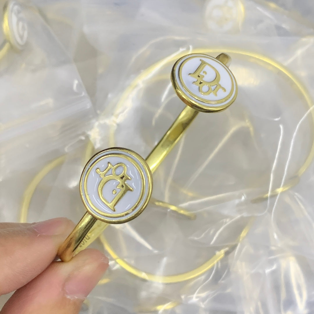 X1Q85VD28K  Popular Bracelets