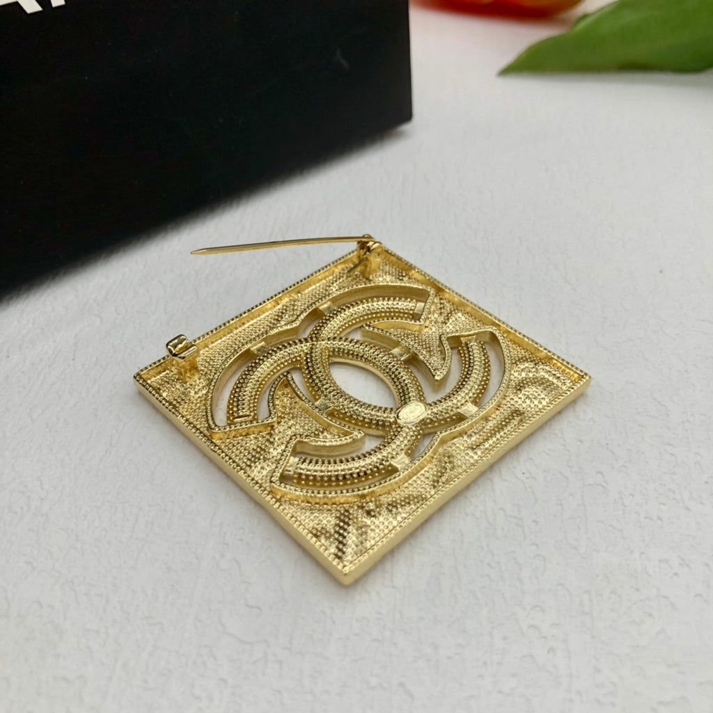 X1Z94C885    Popular Brooch