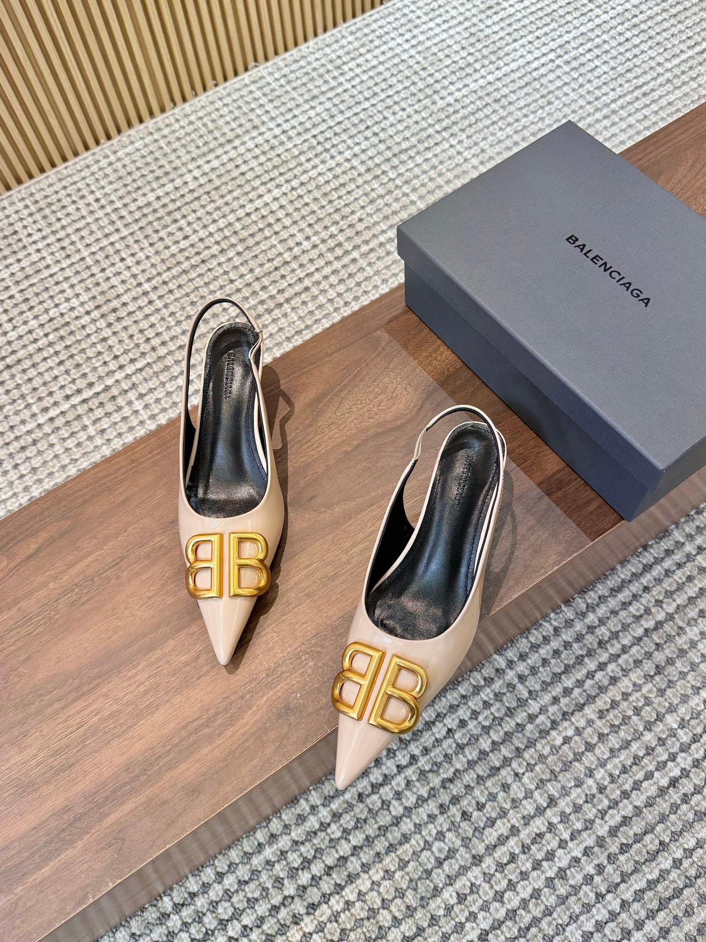 Z2Q55J45 Popular  leather High heels