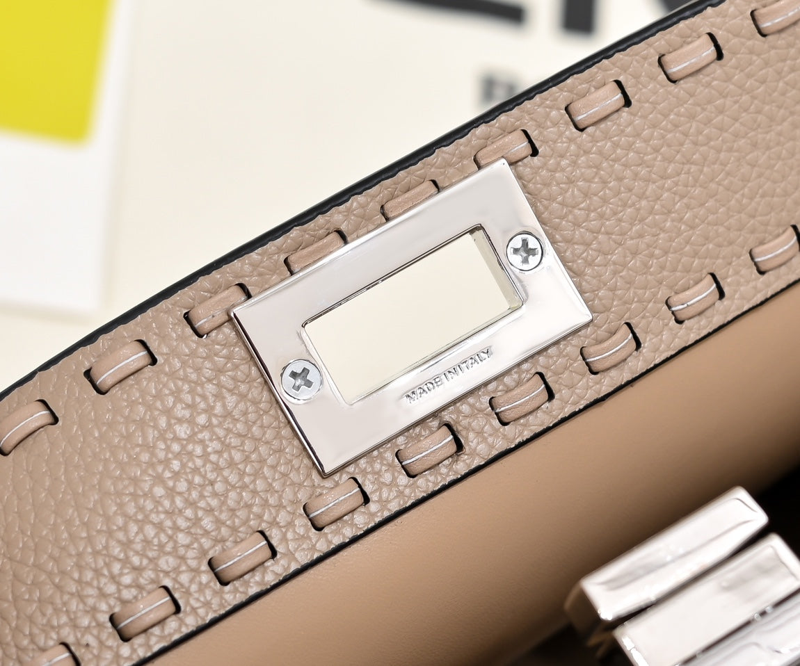 B1R115F136 Popular leather bag