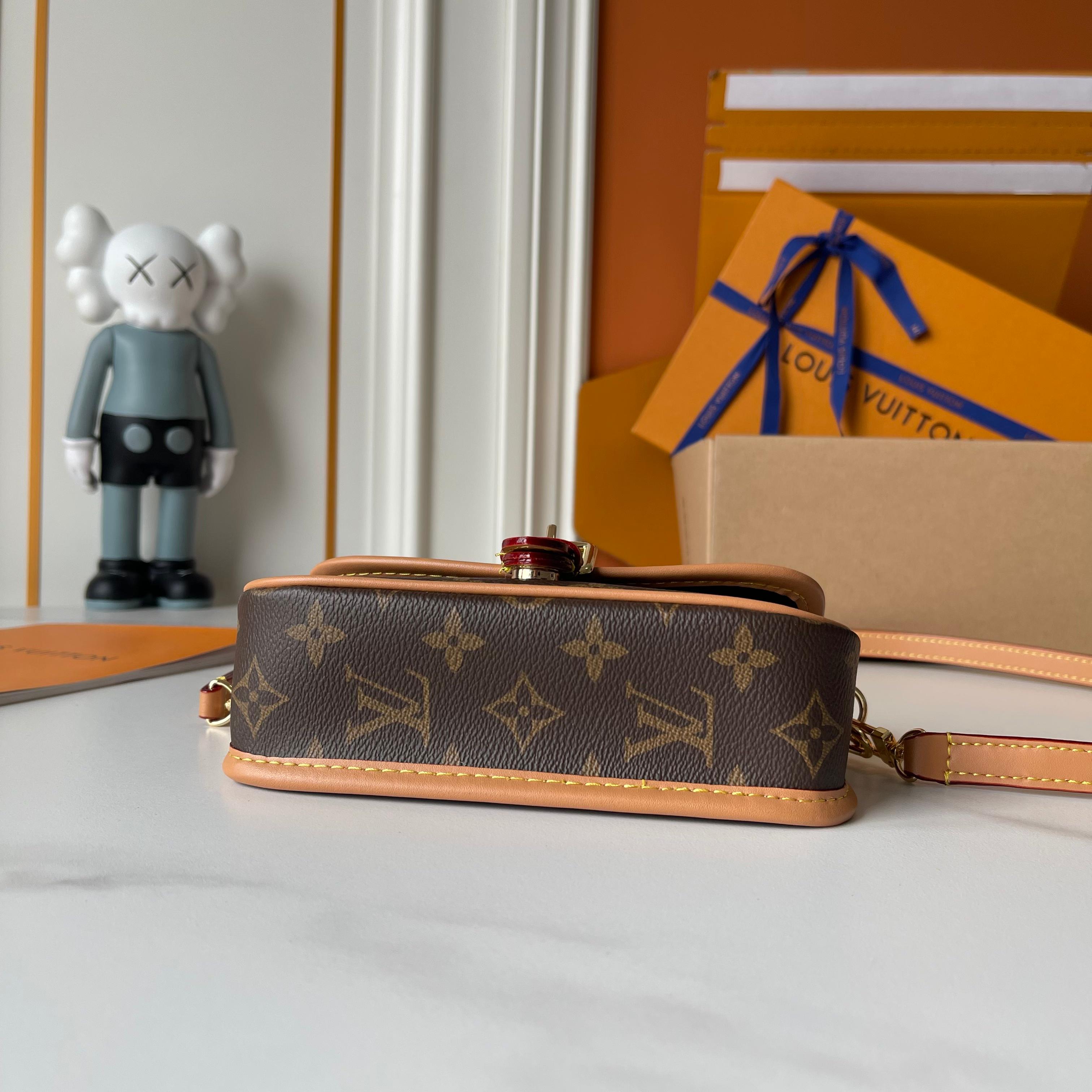 B1P36E37 Popular leather bag