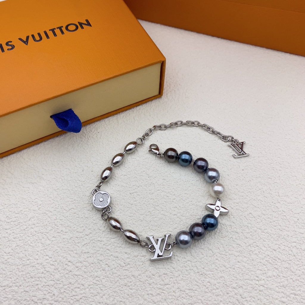 X1Q85E342X Popular Necklaces. Bracelets