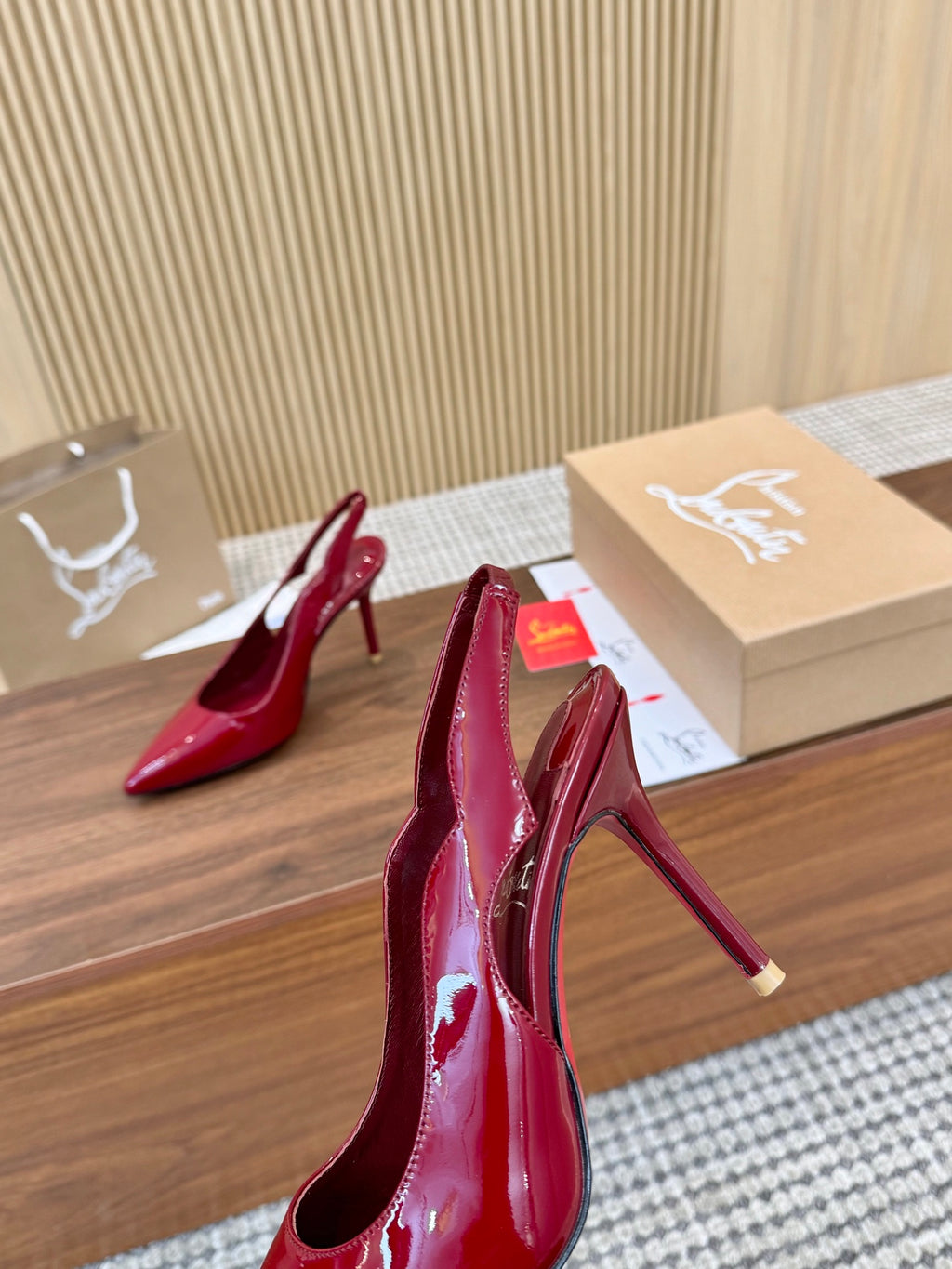 Z2N75A5  Popular leather High heels