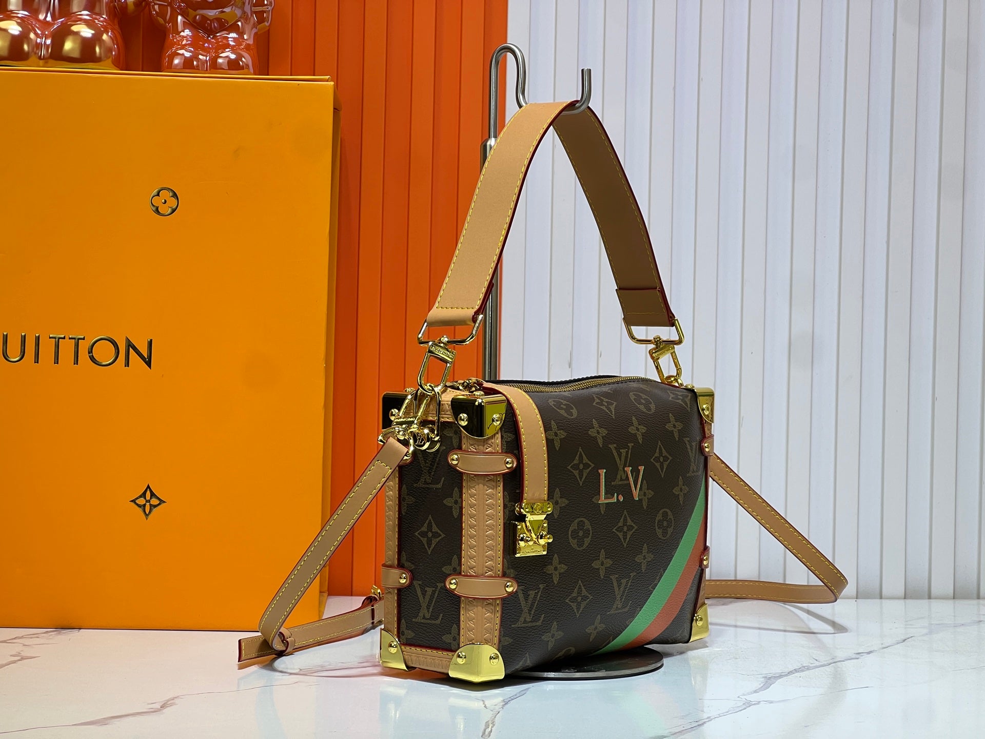 B1N55E19 Popular leather bag