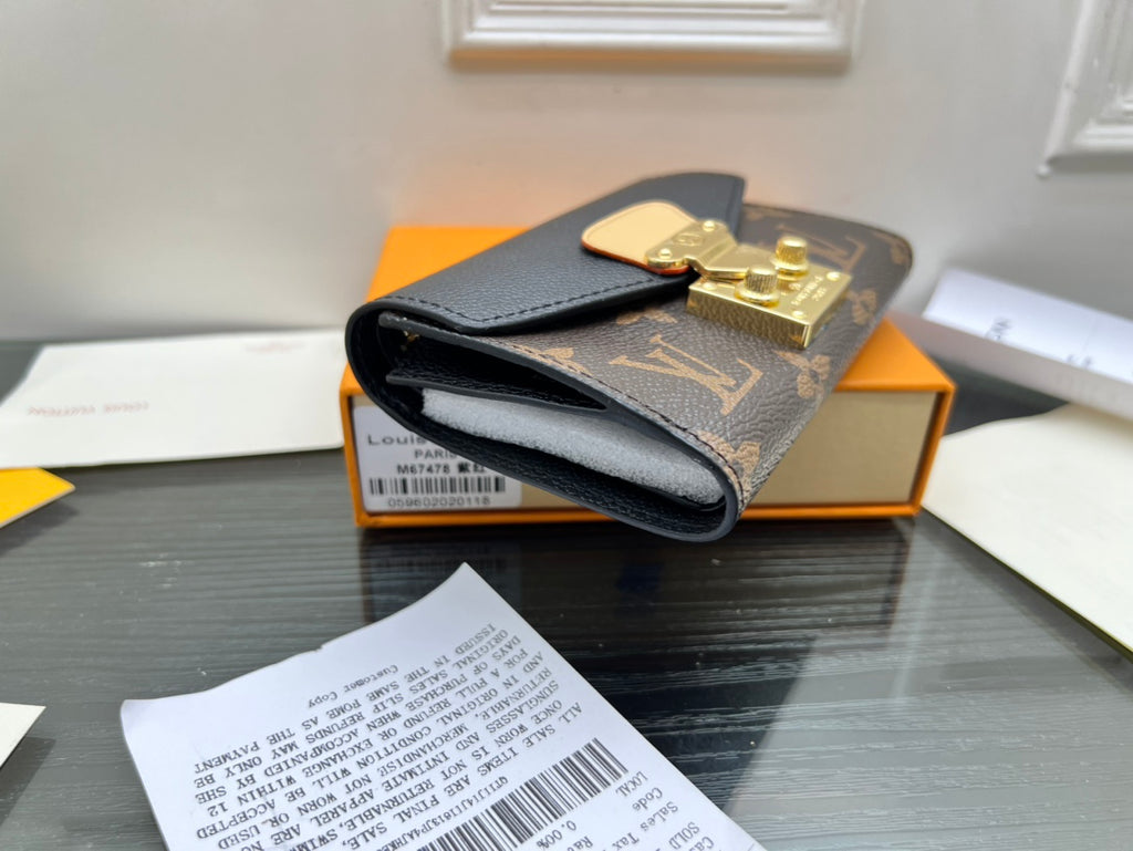 B1N55E43 Popular  leather wallets