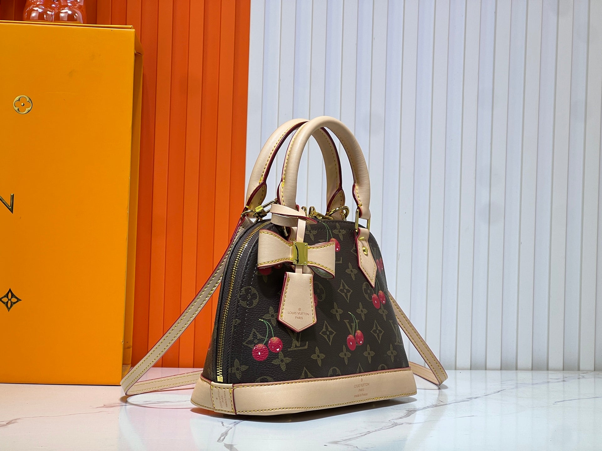 B1P46E85 Popular leather bag