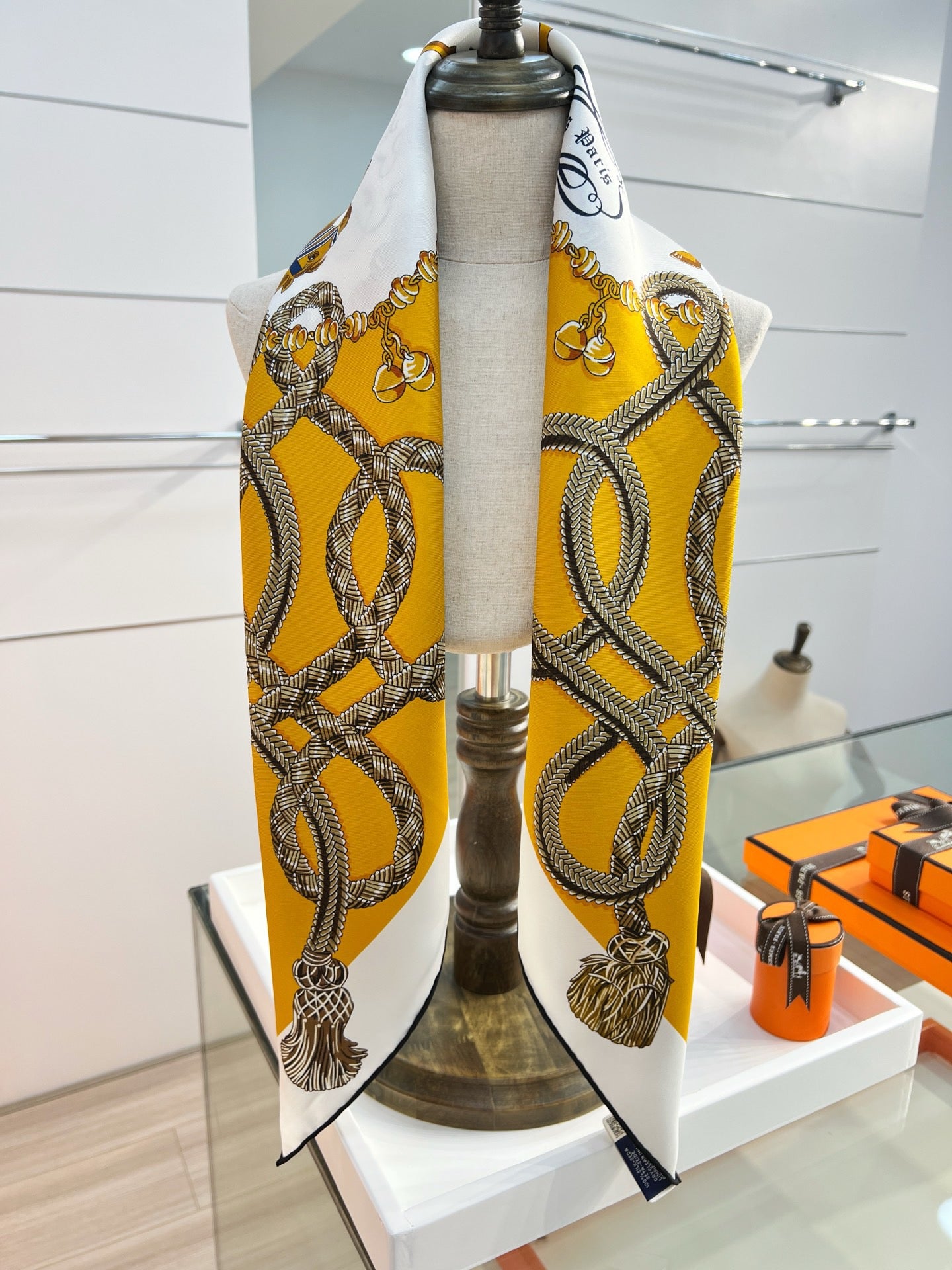 W1N46H37 Popular Silk Scarve