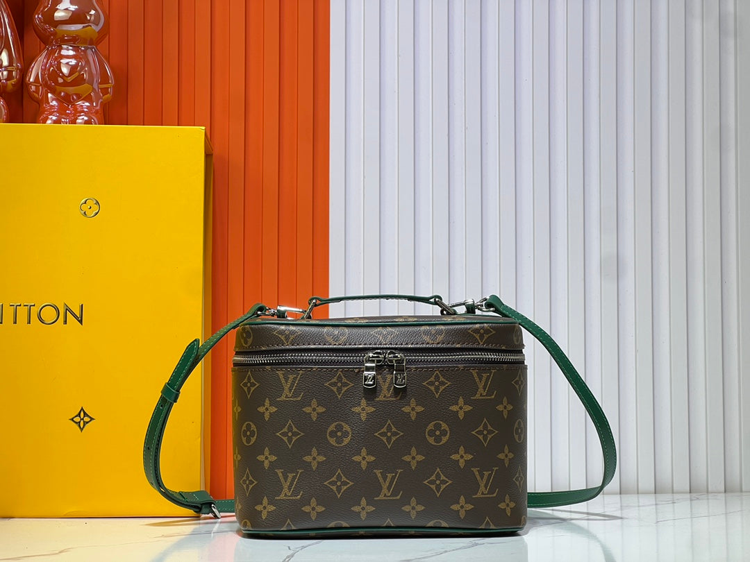 B1X45E10 Popular  leather bag