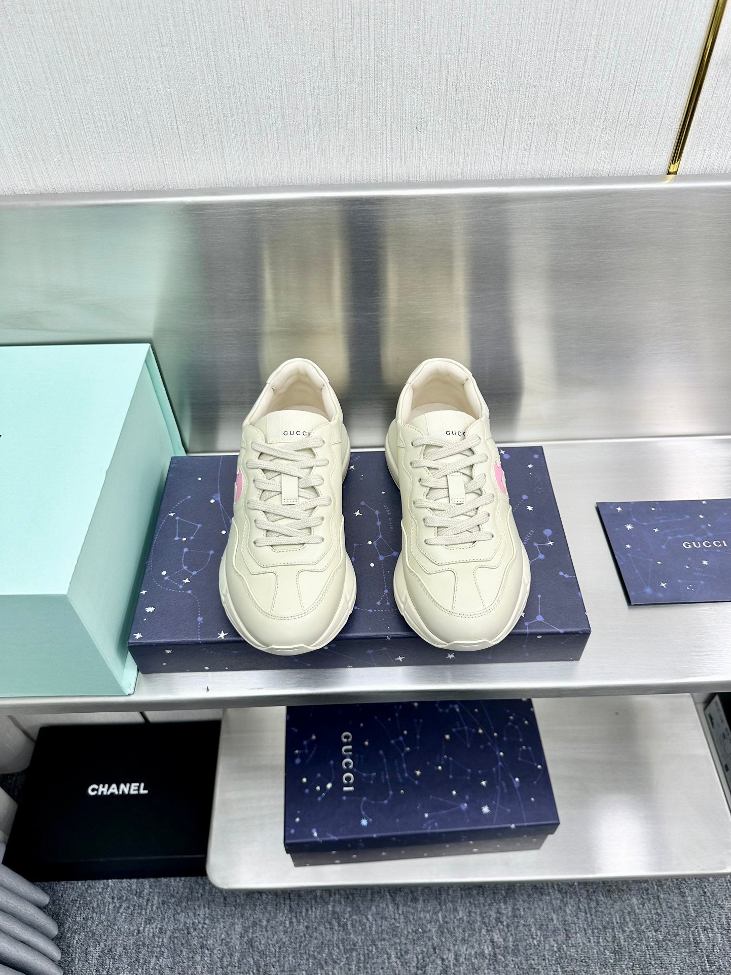 Z2Q95B152  Popular high-quality Shoes