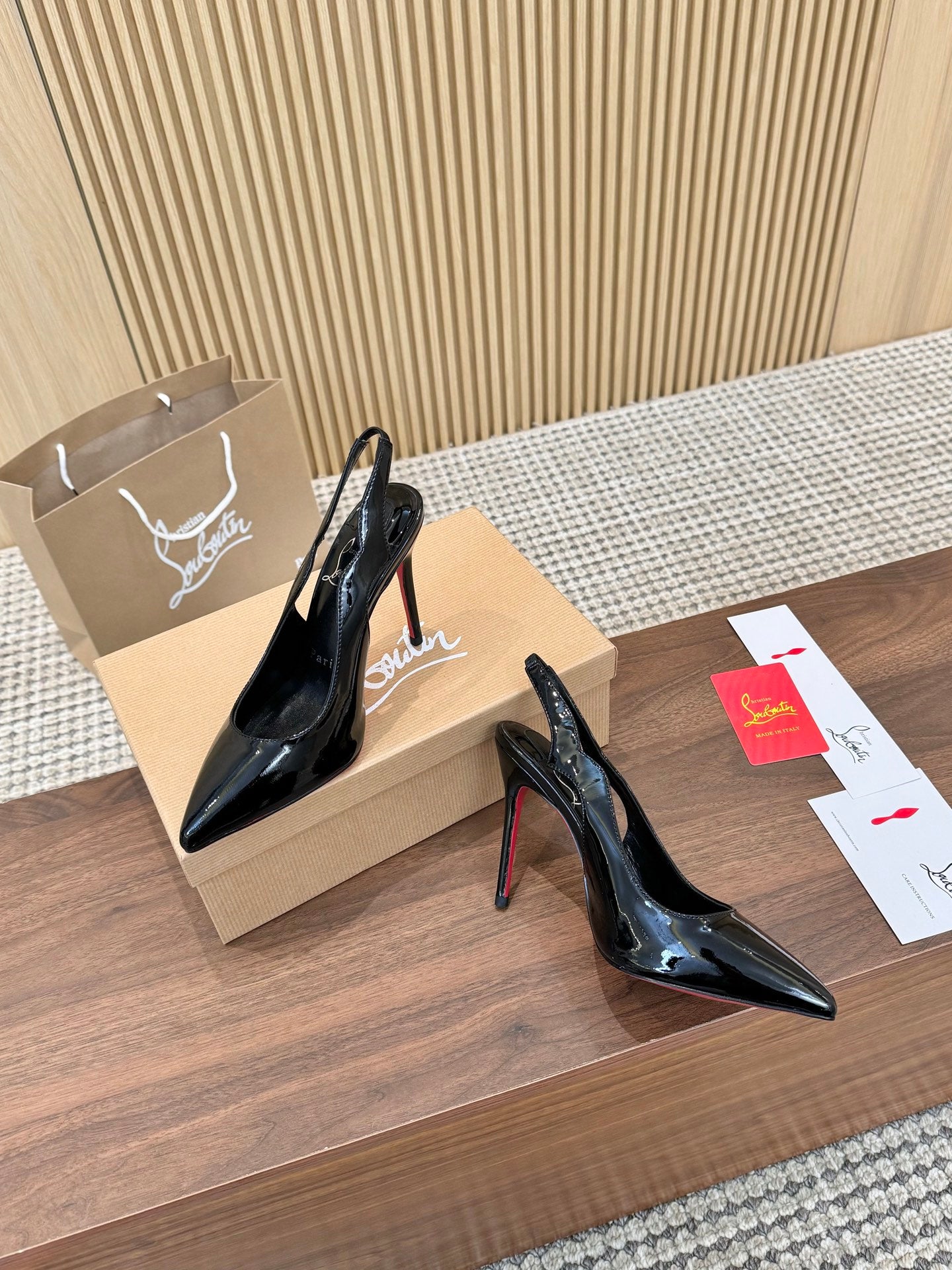 Z2N75A5  Popular leather High heels