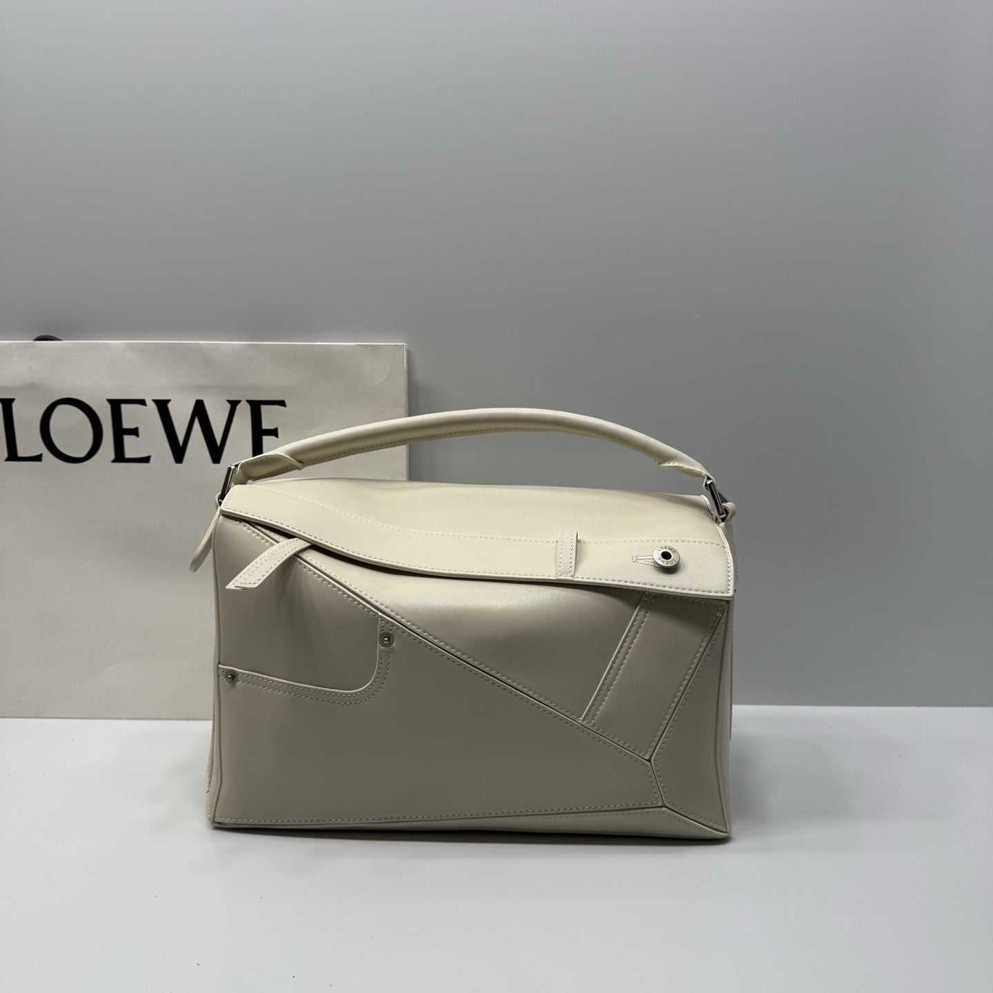 B1R46A12 Popular leather bag
