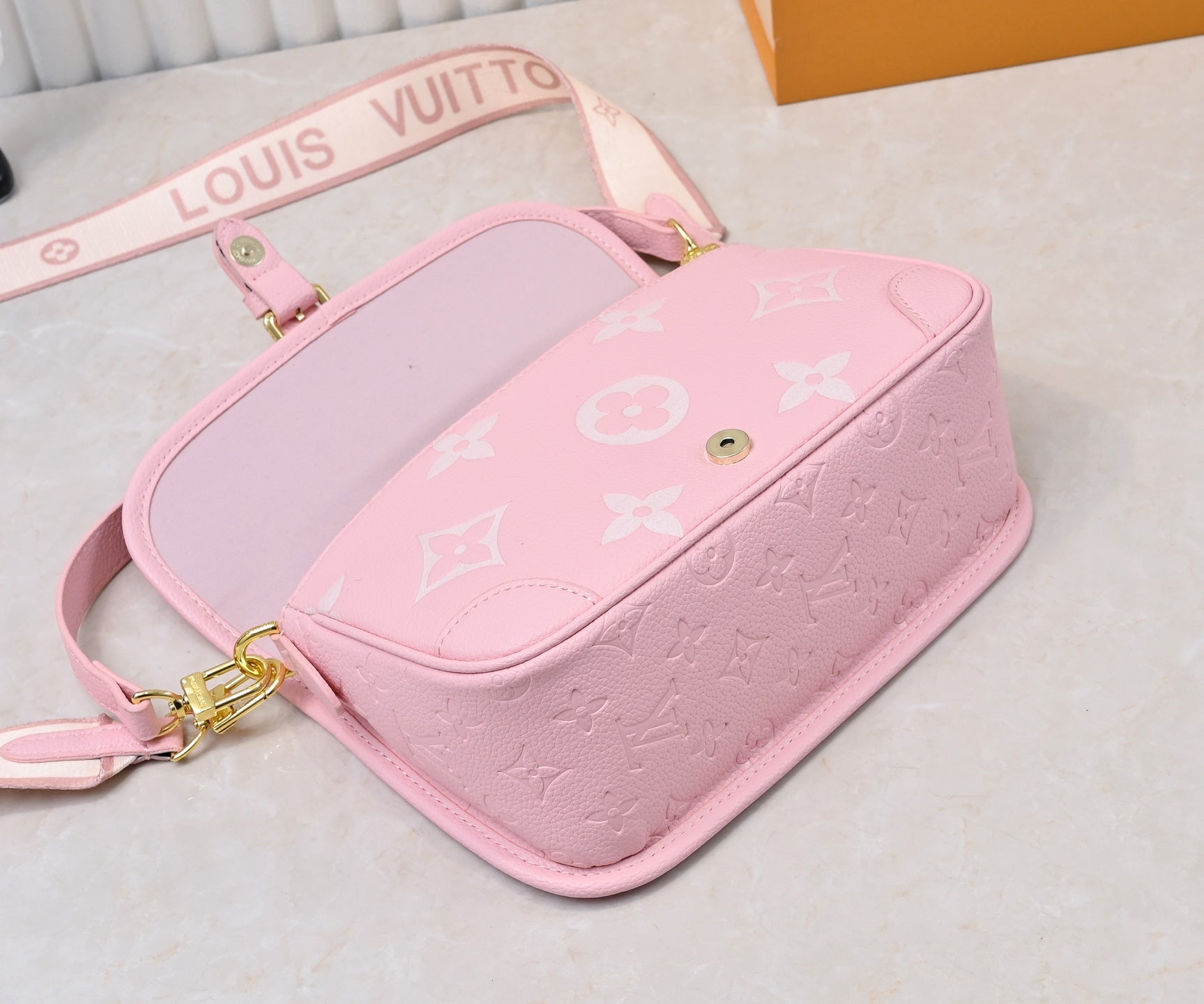 B1P36E42 Popular leather bag