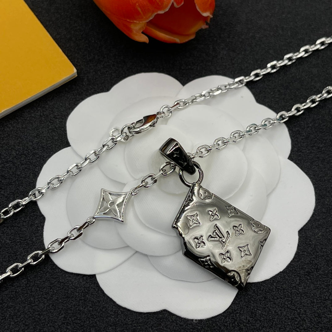 X1Q85E129X Popular Necklace